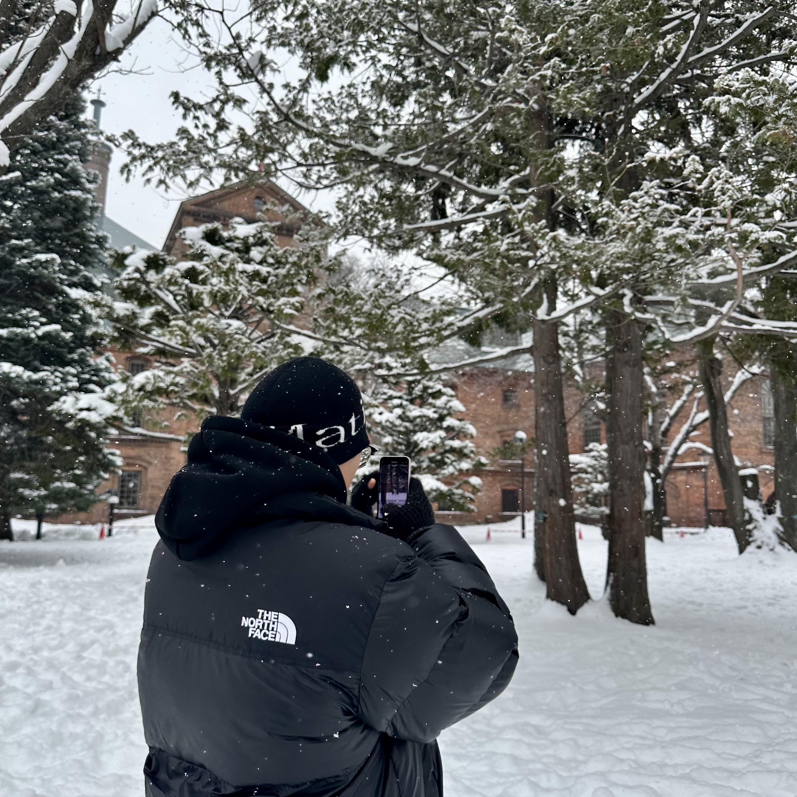 Matin Kim Logo Jacquard Short Beanie Black, The North Face On Ball Jacket Black 착용 스타일