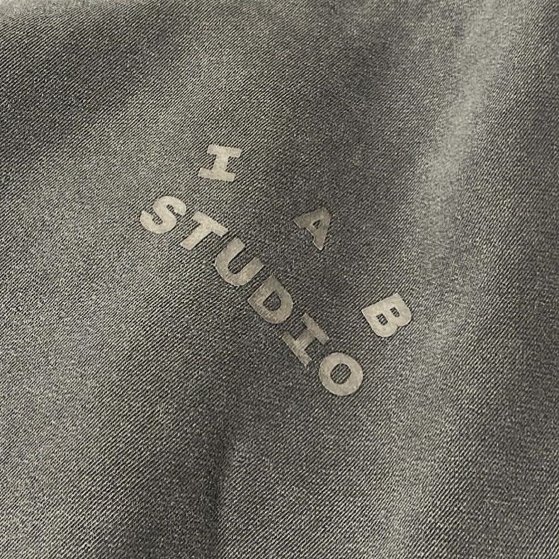 IAB Studio Pigment Hoodie & Sack Black 착용 스타일