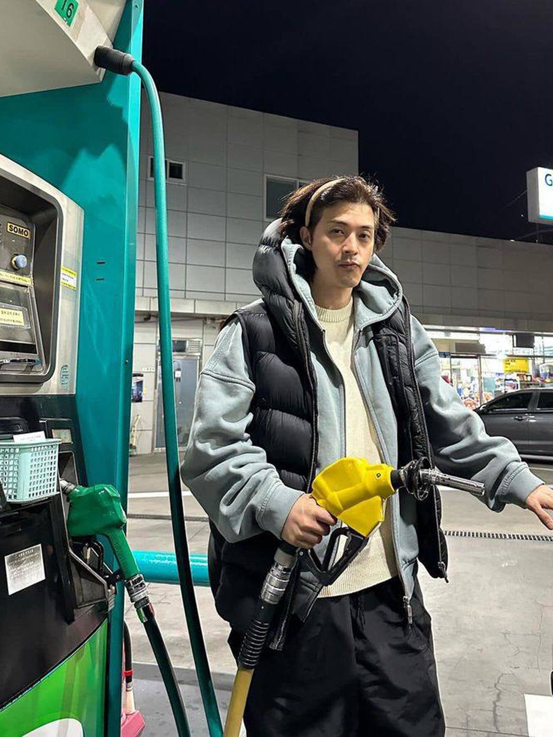 Nike NSW Club Primaloft Water-Repellent Puffer Vest Black - Asia, Moncler x Adidas Bozon Down Vest Dark Green - 23FW 착용 스타일 - 2