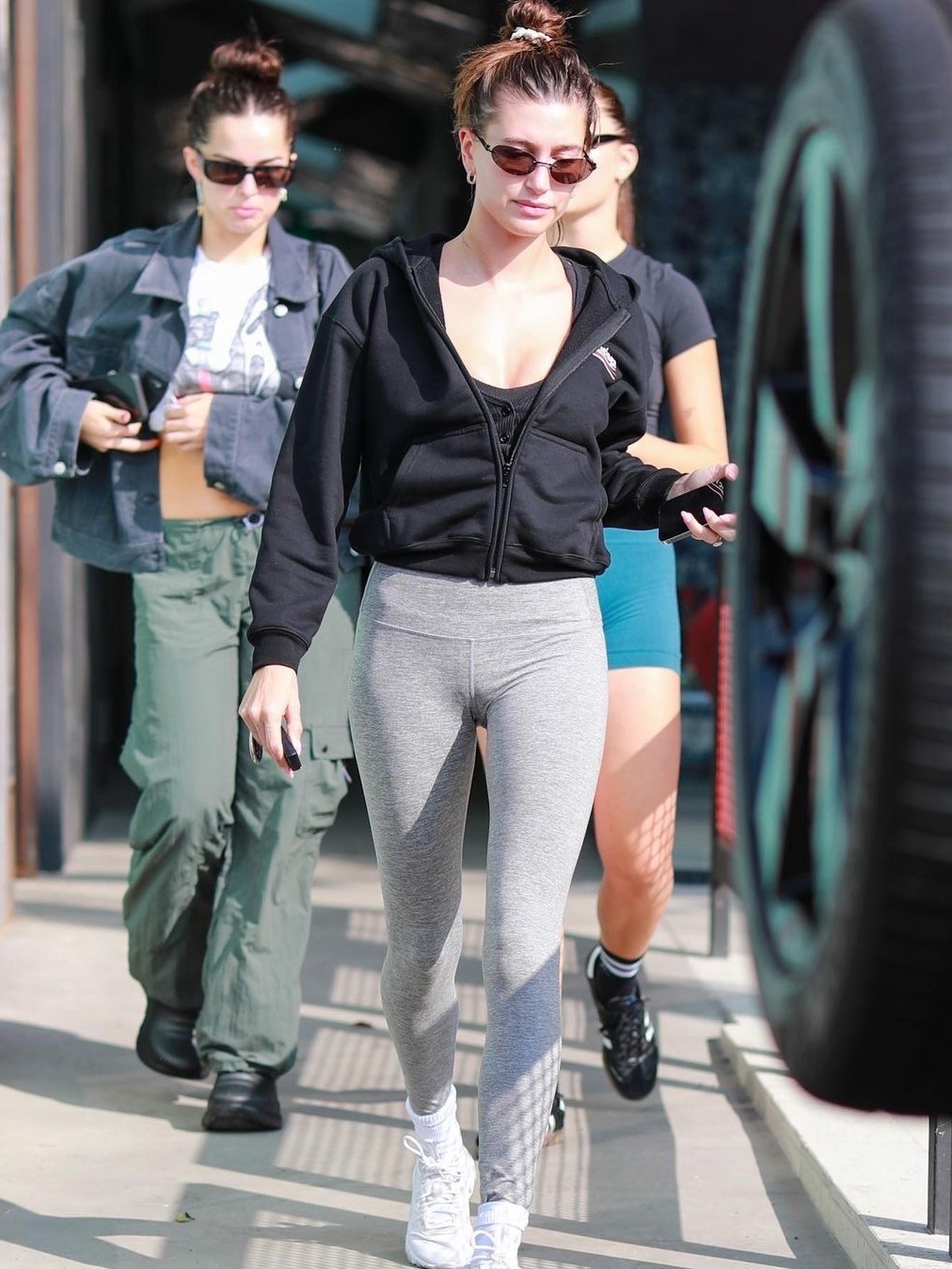 (W) Nike NSW Essential High Waist Leggings Dark Grey Heather - Asia, (W) Lululemon Align Super High-Rise 26 Inch Pants Graphite Grey - Asia 착용 스타일 - 4