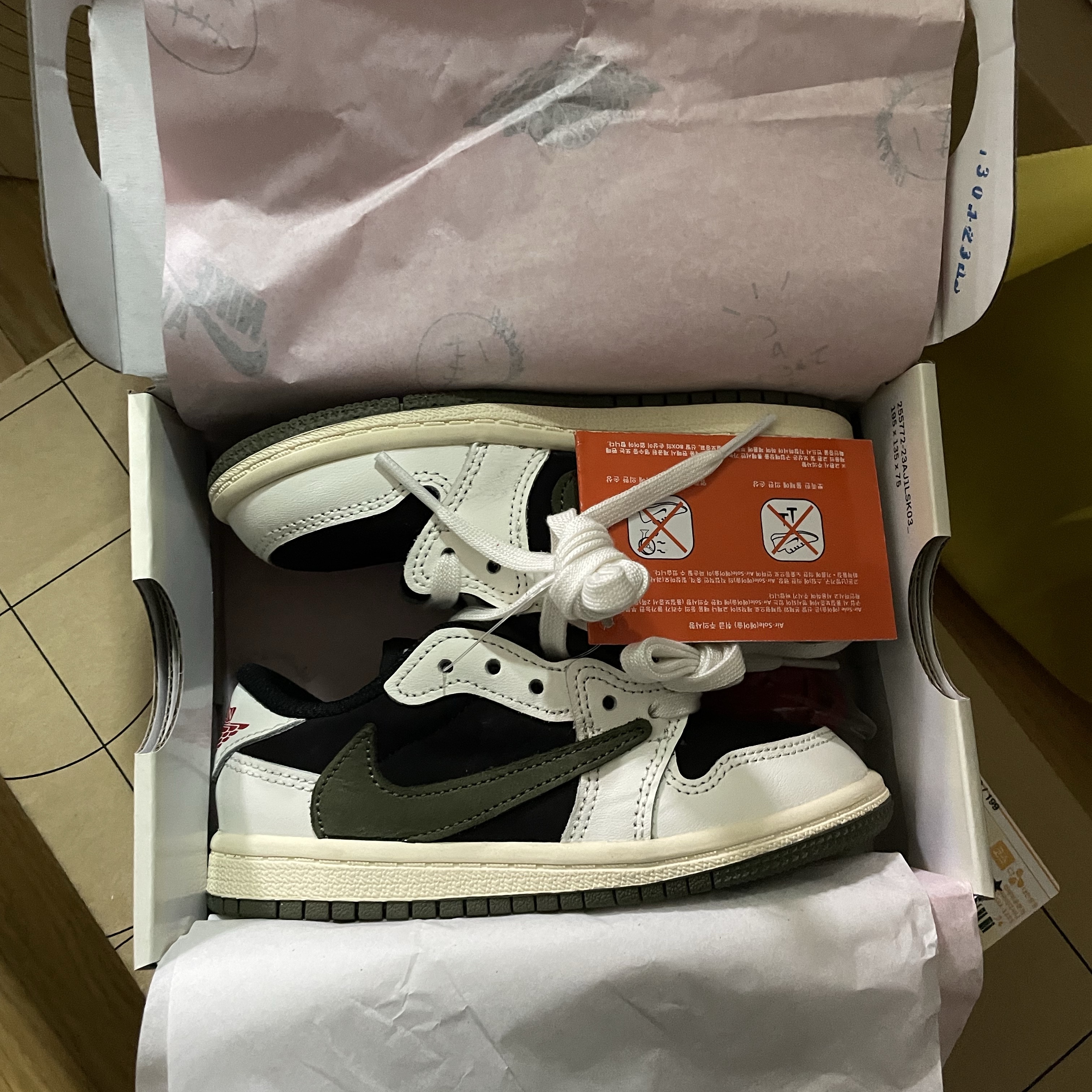 (TD) Jordan 1 x Travis Scott Retro Low OG SP Medium Olive 착용 스타일