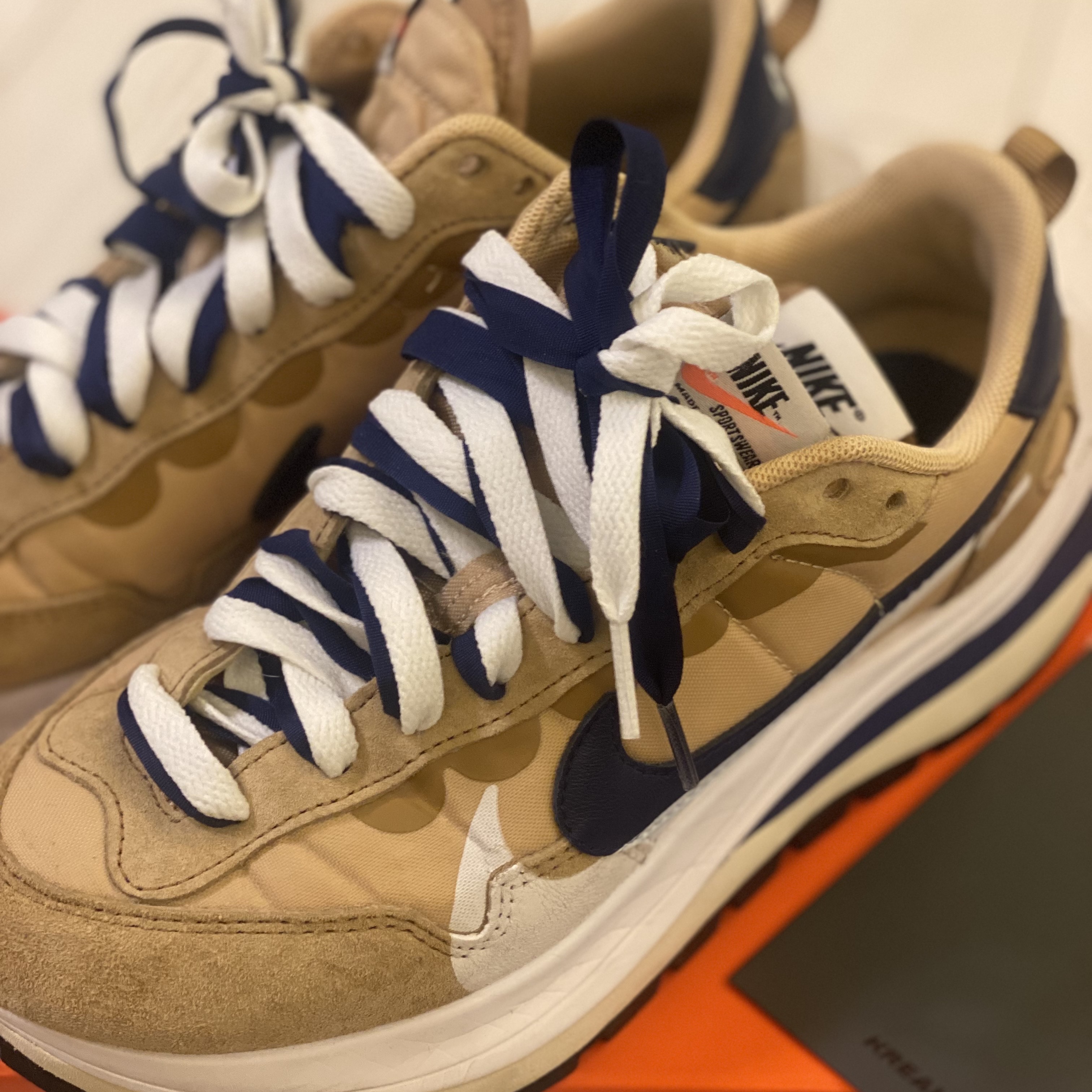 Nike x Sacai VaporWaffle Sesame and Blue Void 착용 스타일
