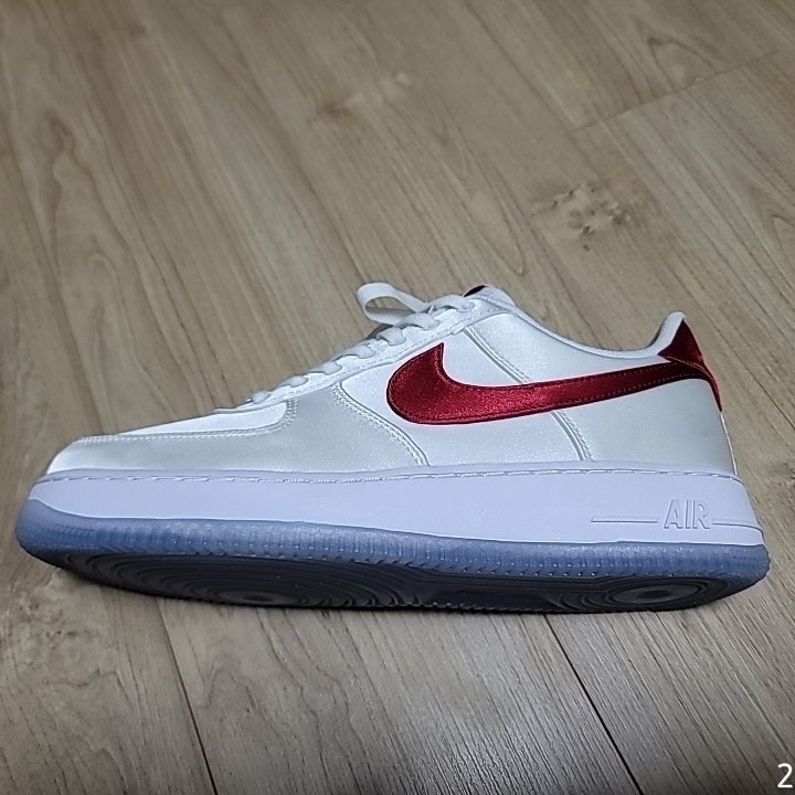 (W) Nike Air Force 1 '07 Essential White Varsity Red 착용 스타일 - 2