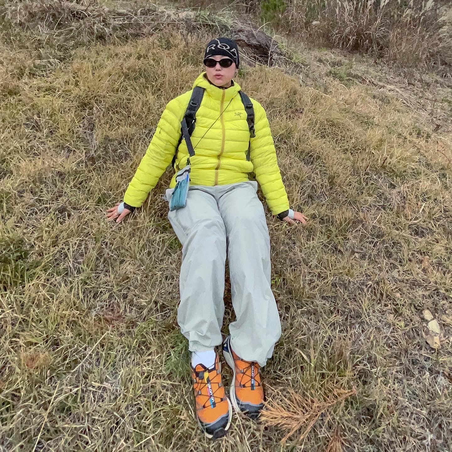 Arc'teryx Cerium Hoody Oracle, Roa Hiking Beanie Logo Brown 착용 스타일 - 1