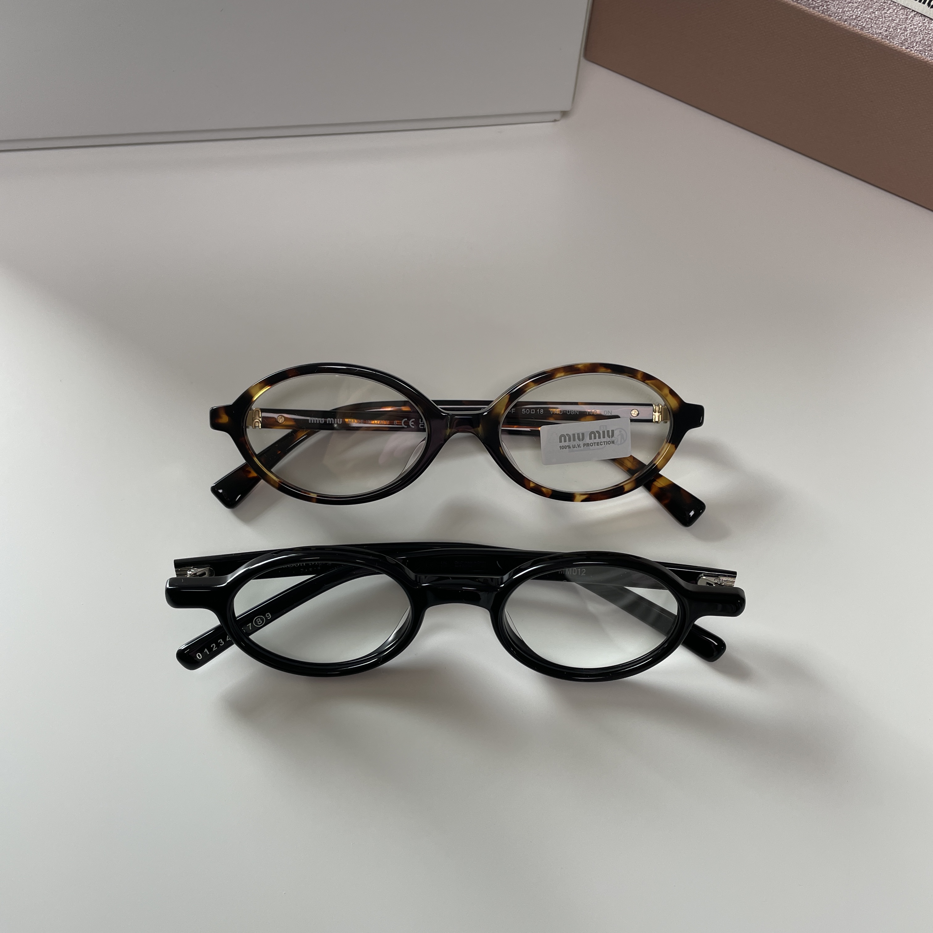 (W) Miu Miu Regard sunglasses Blue Lenses Honey Tortoiseshell Acetate Alternative fit, Gentle Monster x Maison Margiela MM012 Clear Black 착용 스타일 - 2