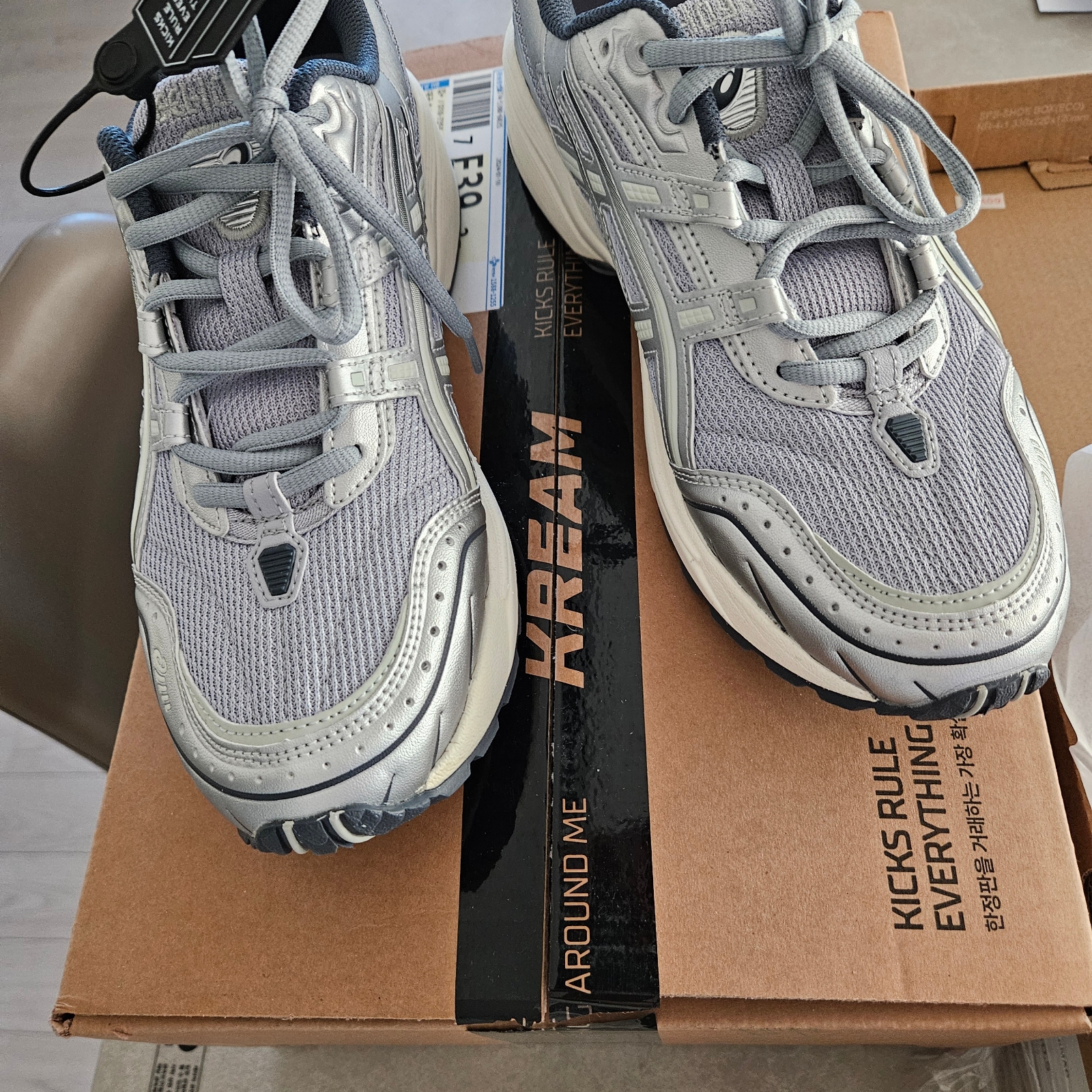 Asics Gel-1090 Piedmont Grey 착용 스타일