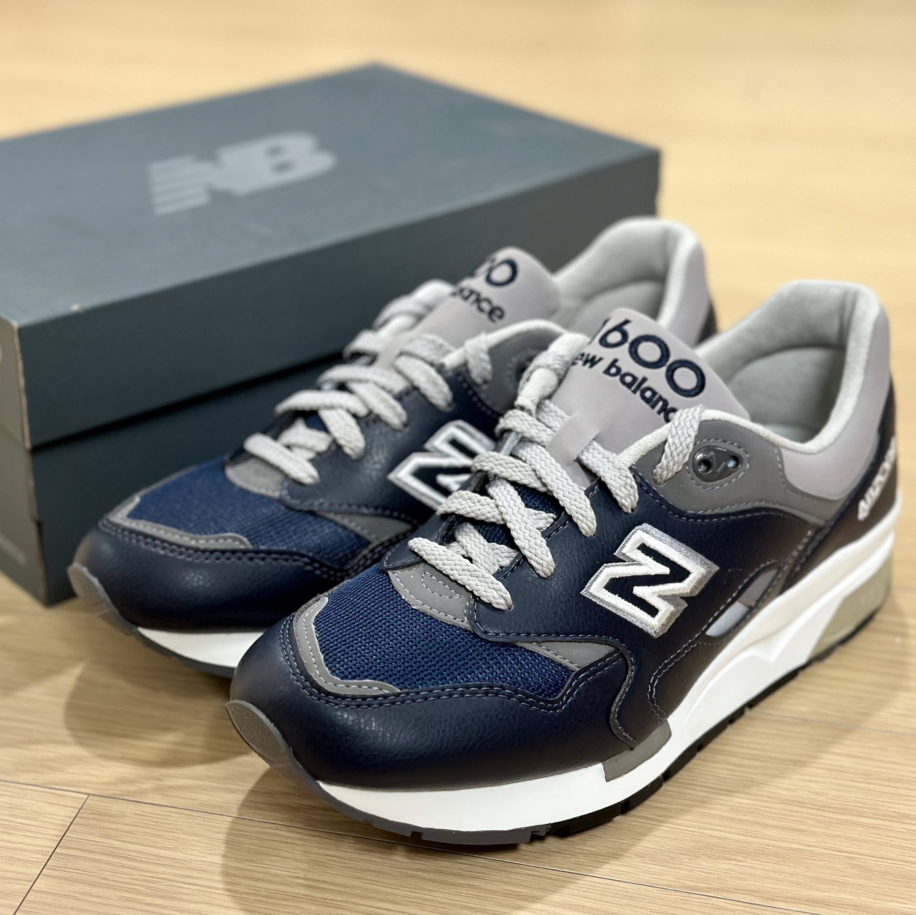 New Balance 1600 Legacy Navy 착용 스타일 - 1