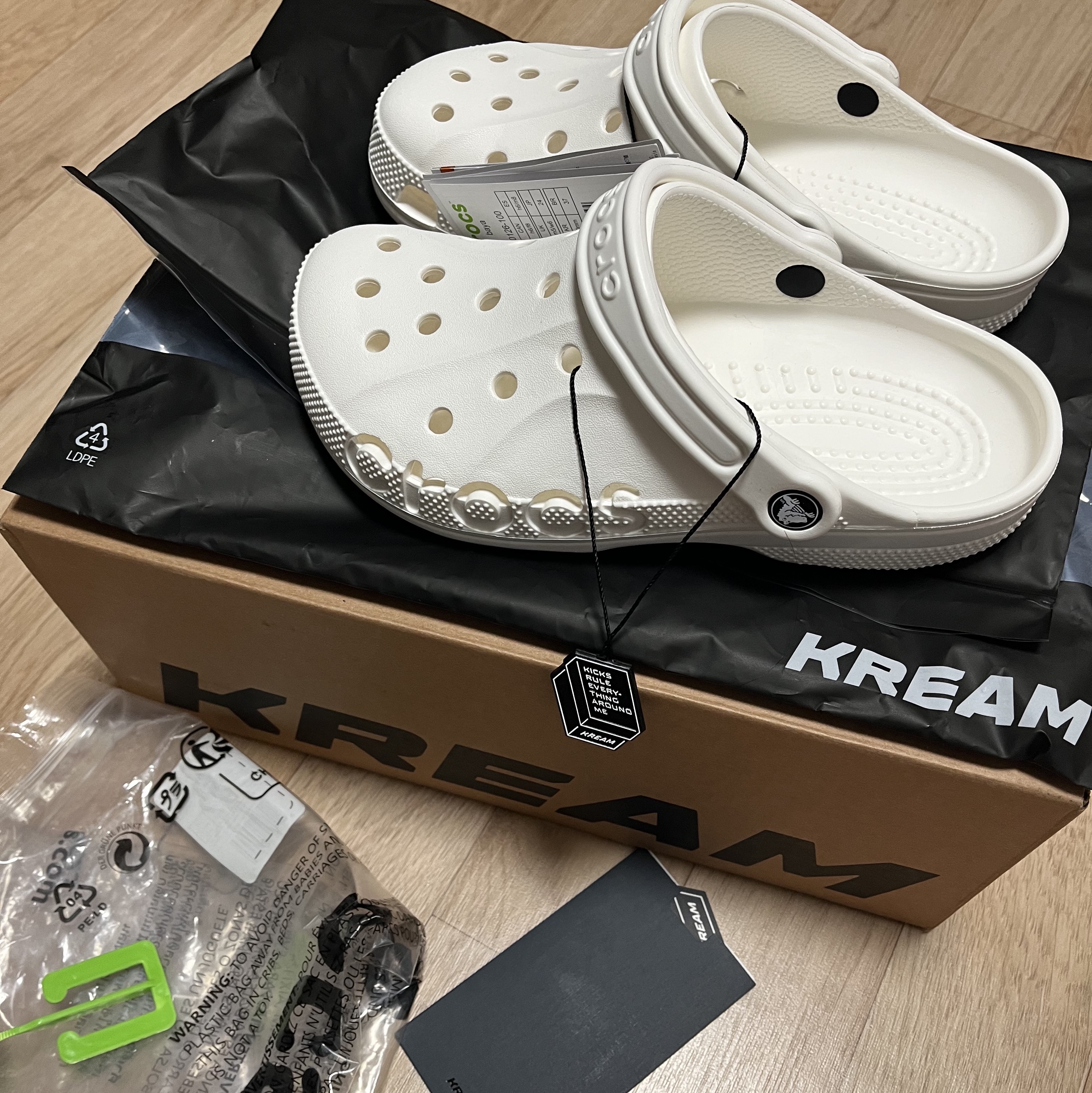 Crocs Baya Clog White 착용 스타일 - 3