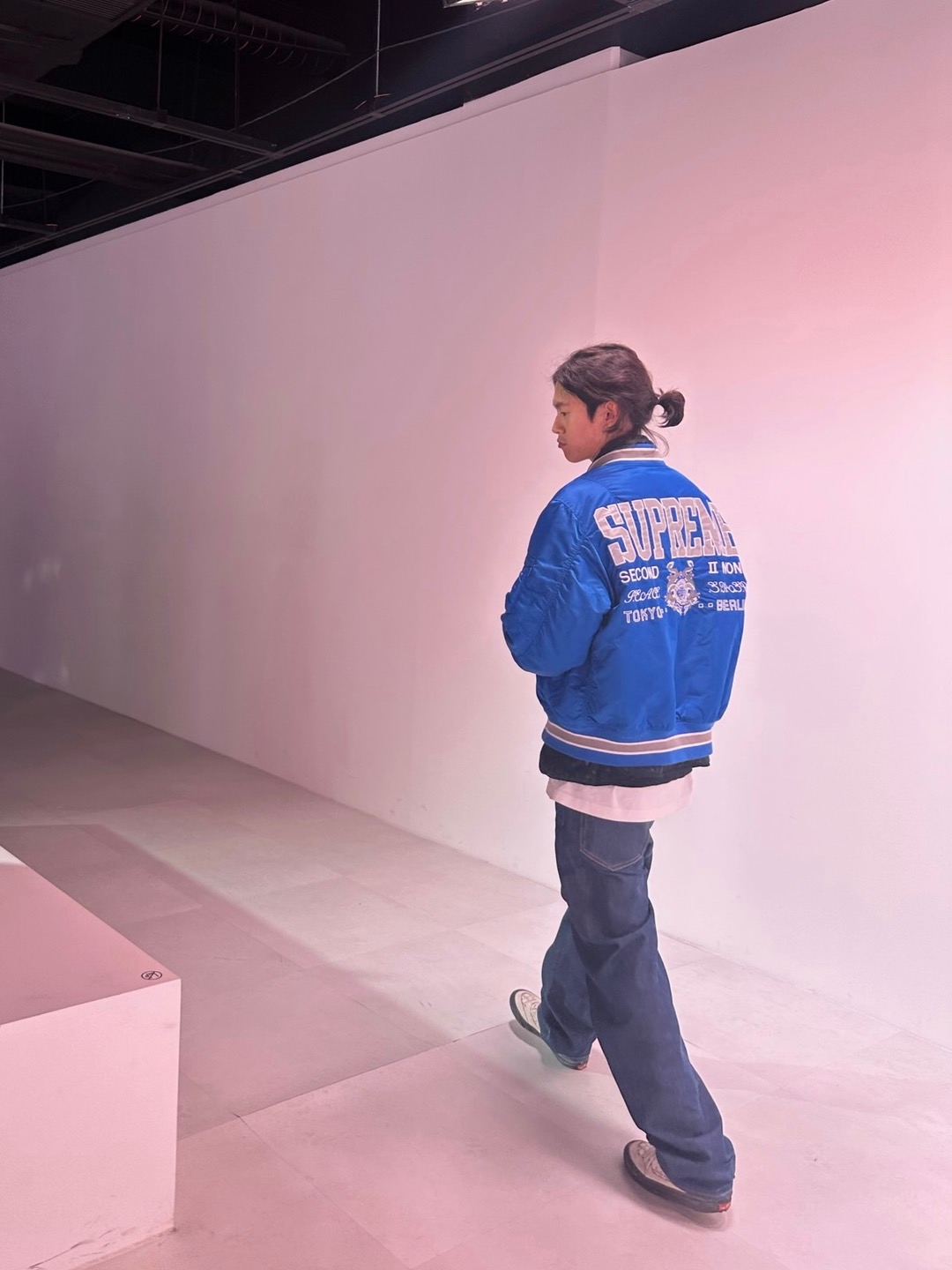 Supreme Second To None MA-1 Jacket Blue - 22SS, Supreme Baggy Jean Rigid Indigo - 22FW 착용 스타일 - 2