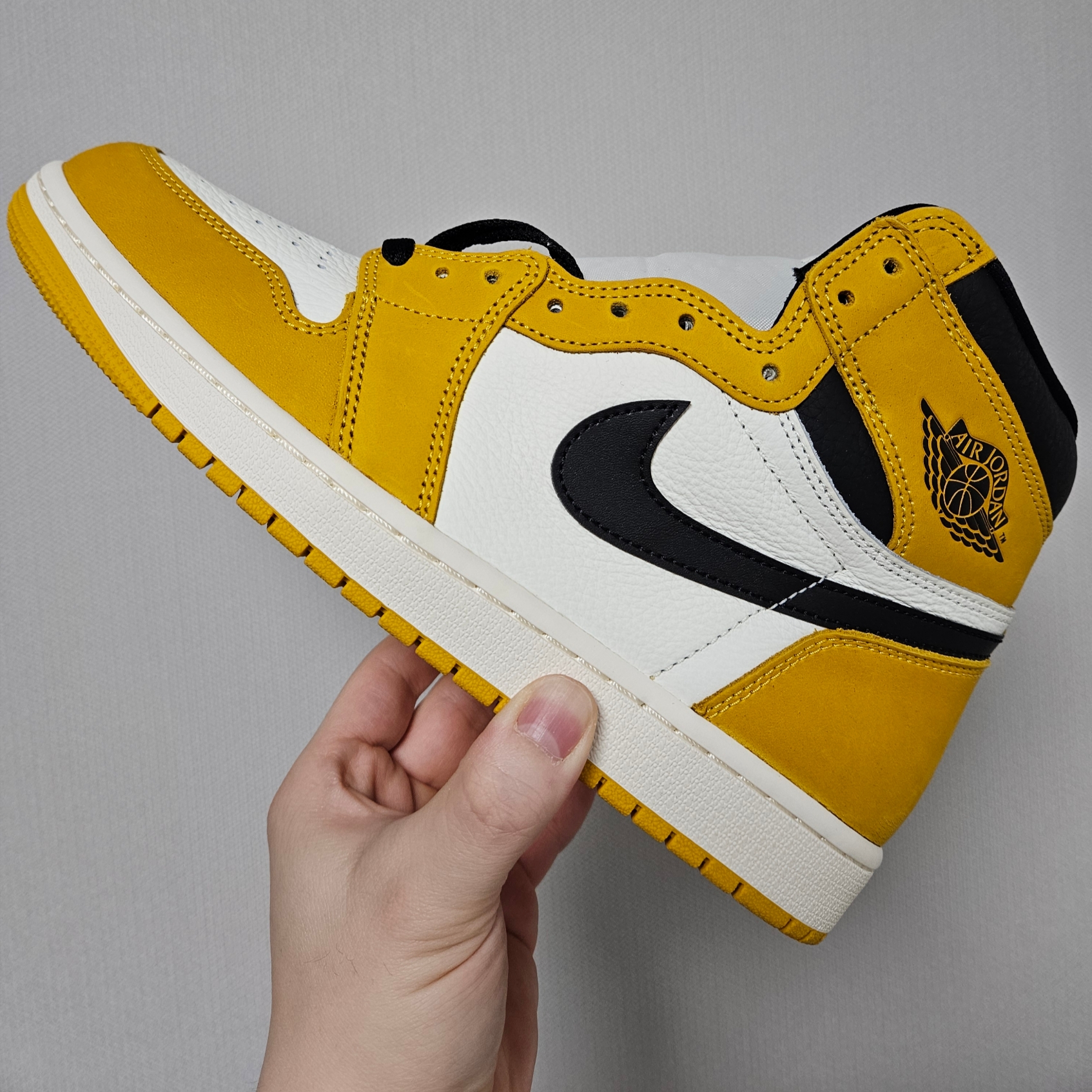 Jordan 1 Retro High OG Yellow Ochre 착용 스타일
