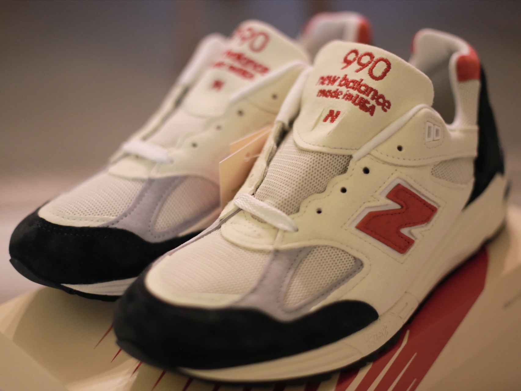 New Balance 990v2 Made in USA Navy Sea Salt 착용 스타일 - 2