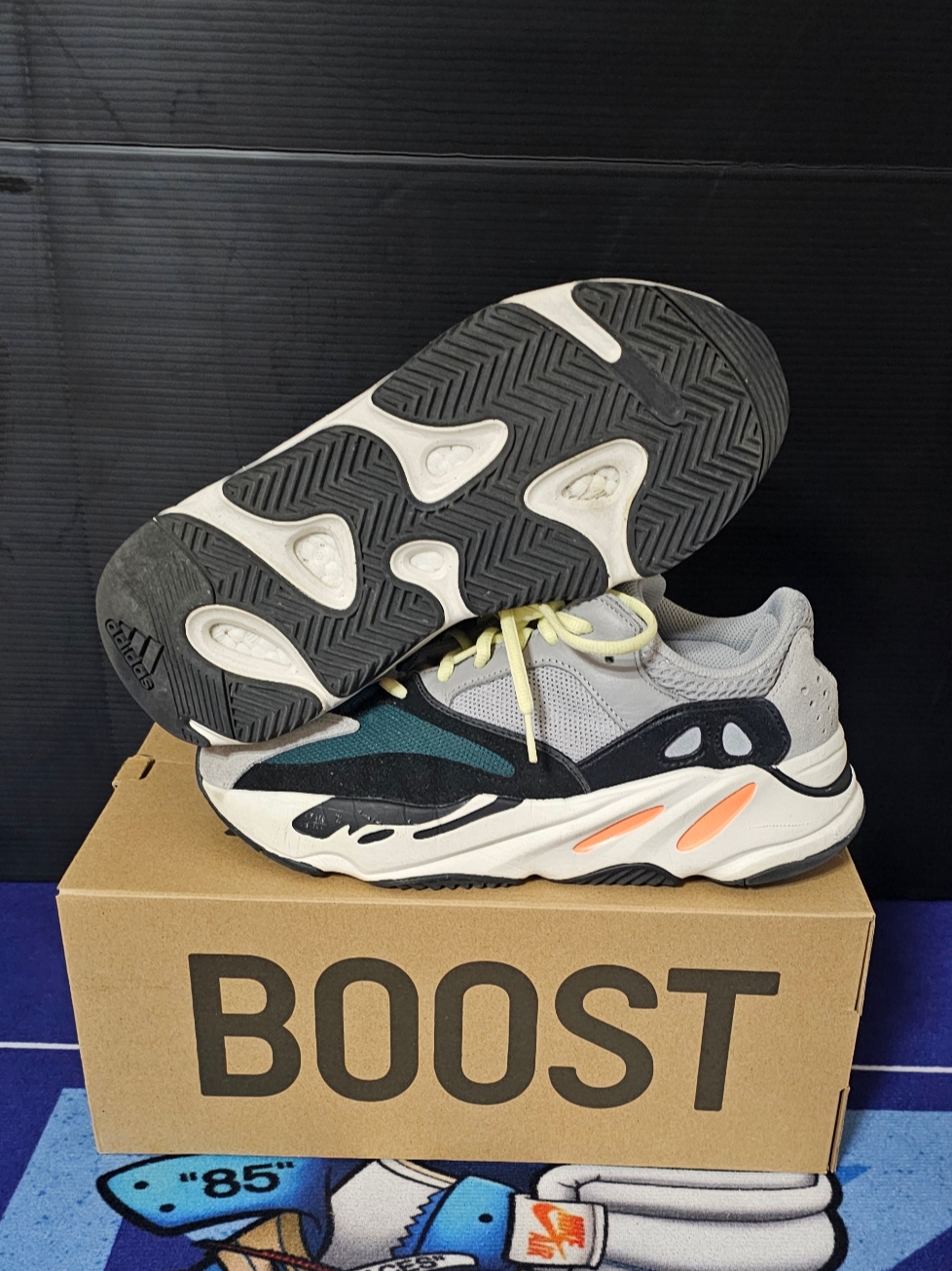 Adidas Yeezy Boost 700 Wave Runner Solid Grey 2021/2022 착용 스타일 - 5
