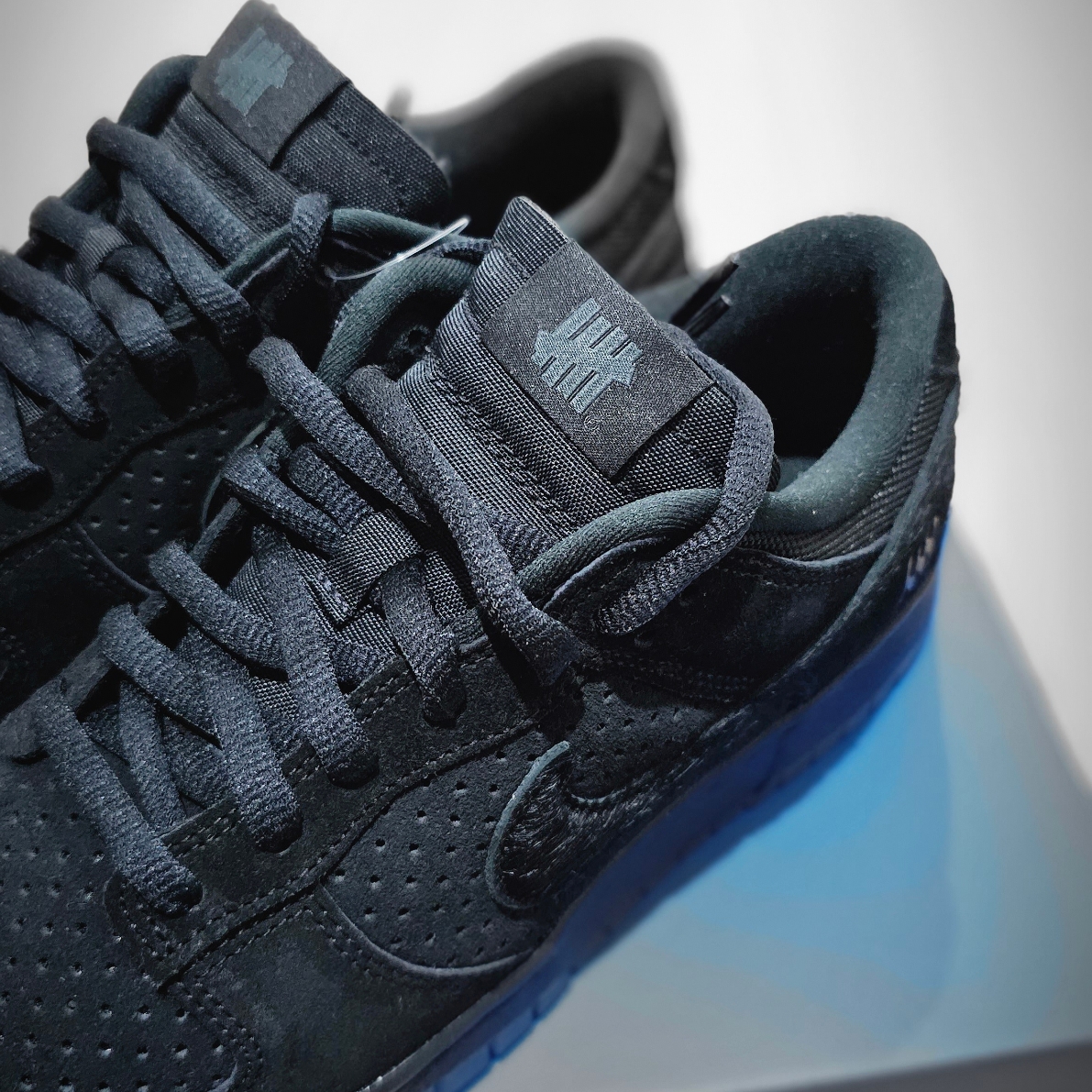Nike x Undefeated Dunk Low SP 5 On It Black 착용 스타일 - 2