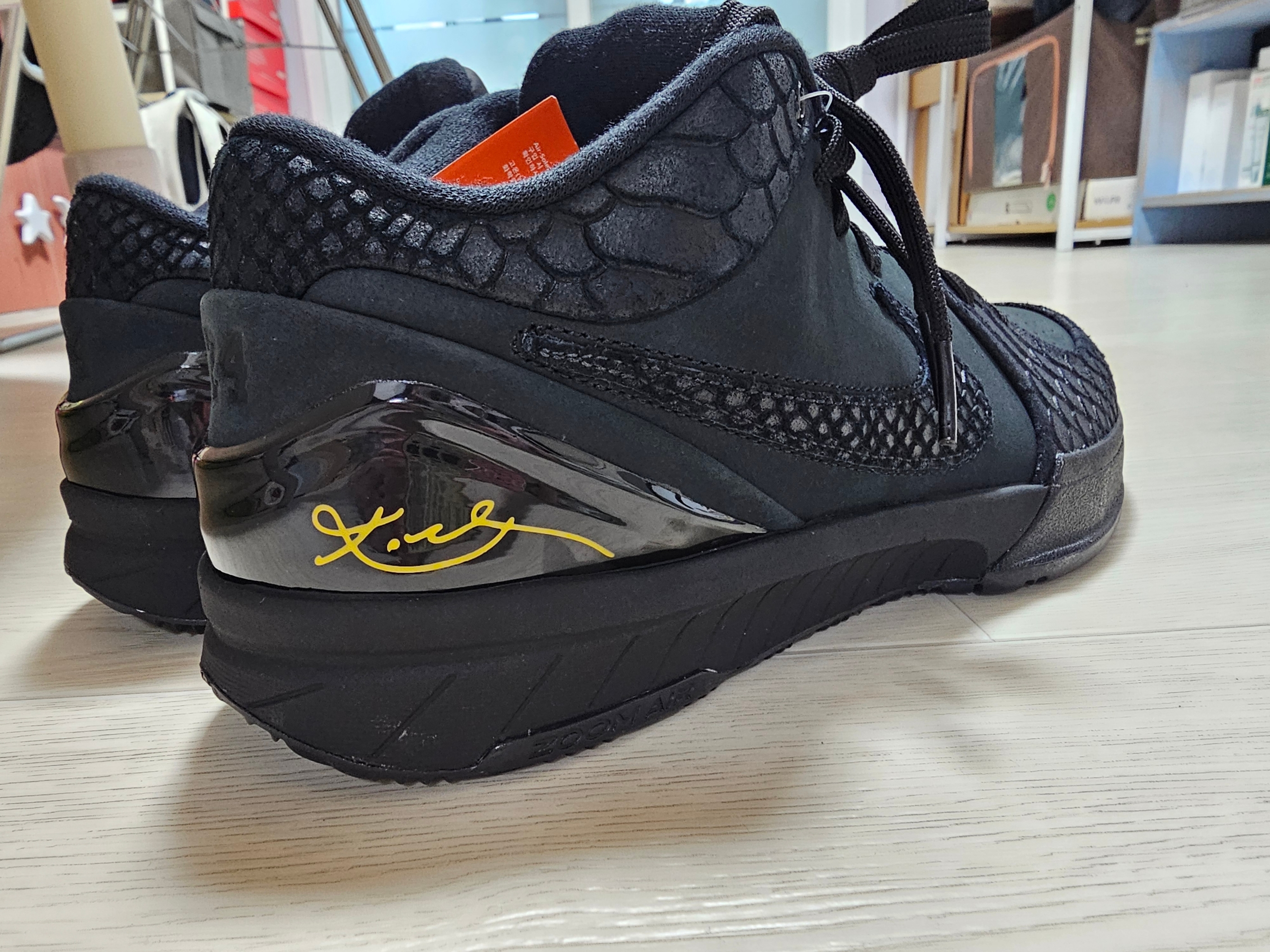 Nike Kobe 4 Protro Black University Gold 착용 스타일