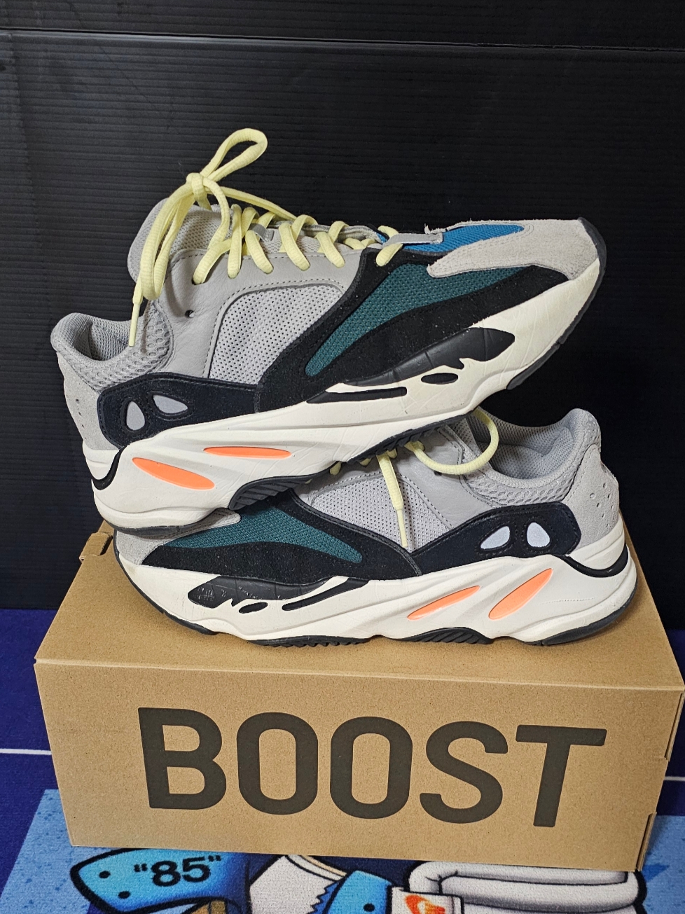 Adidas Yeezy Boost 700 Wave Runner Solid Grey 2021/2022 착용 스타일 - 2