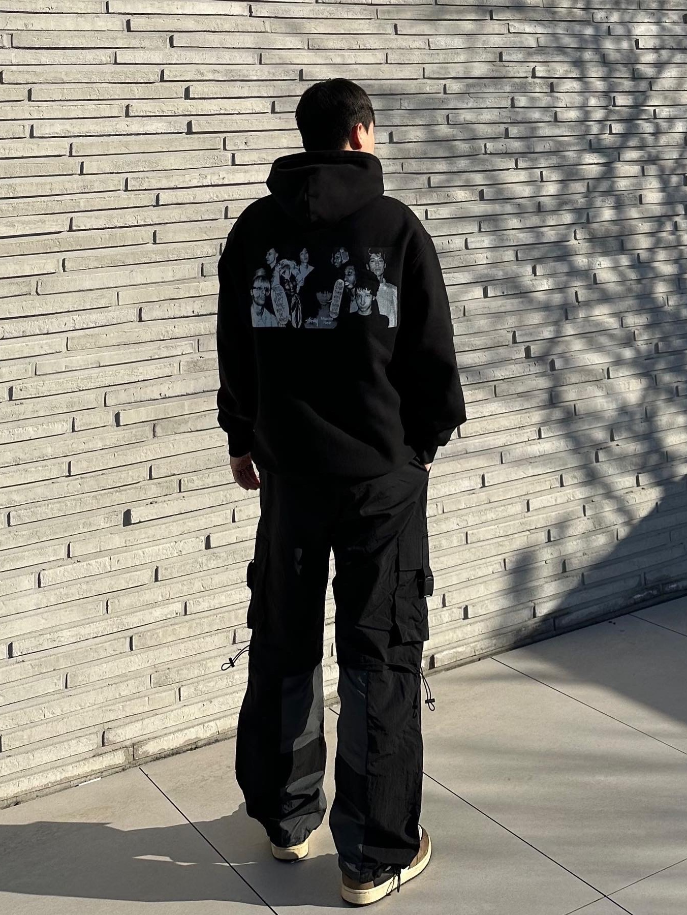 Stussy x Martine Rose Collage Pigment Dyed Hoodie Black, Jordan 1 x Travis Scott Retro High OG SP Mocha 착용 스타일