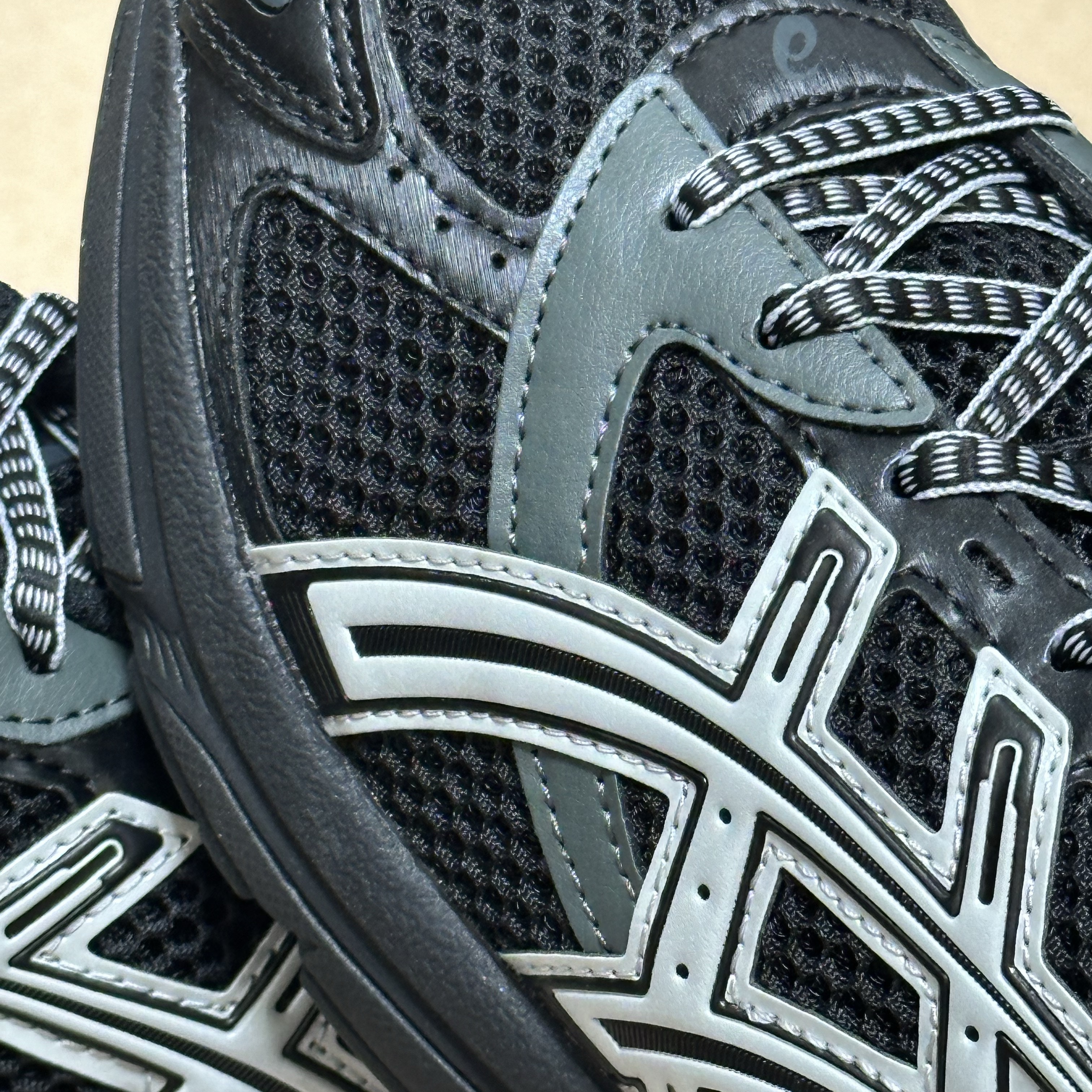 Asics Gel-1130 Black Glacier Grey - Folder Exclusive 착용 스타일