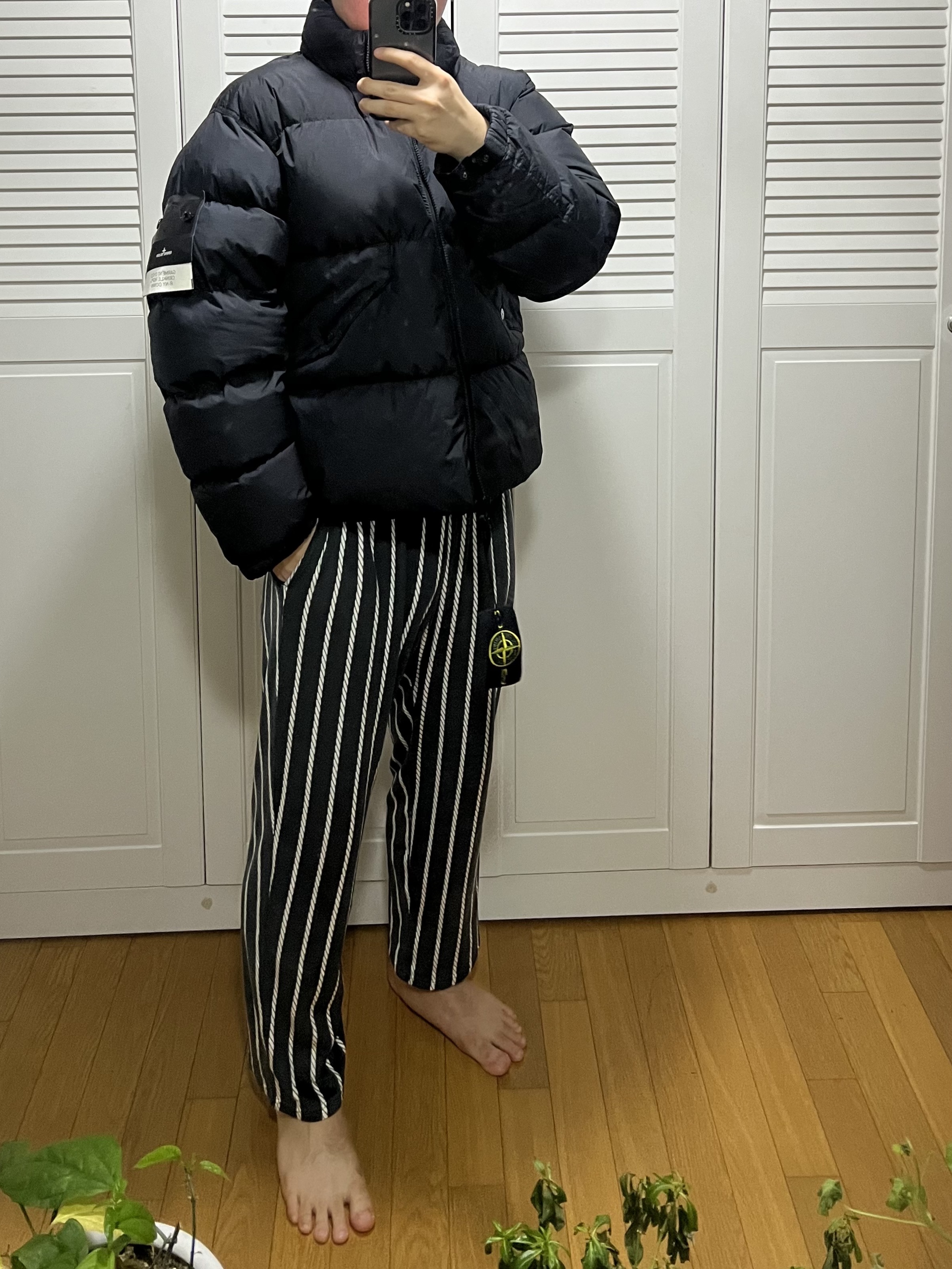 Stone Island 40623 Garment Dyed Crinkle Reps Recycled Nylon Down Jacket Black - 23FW 착용 스타일
