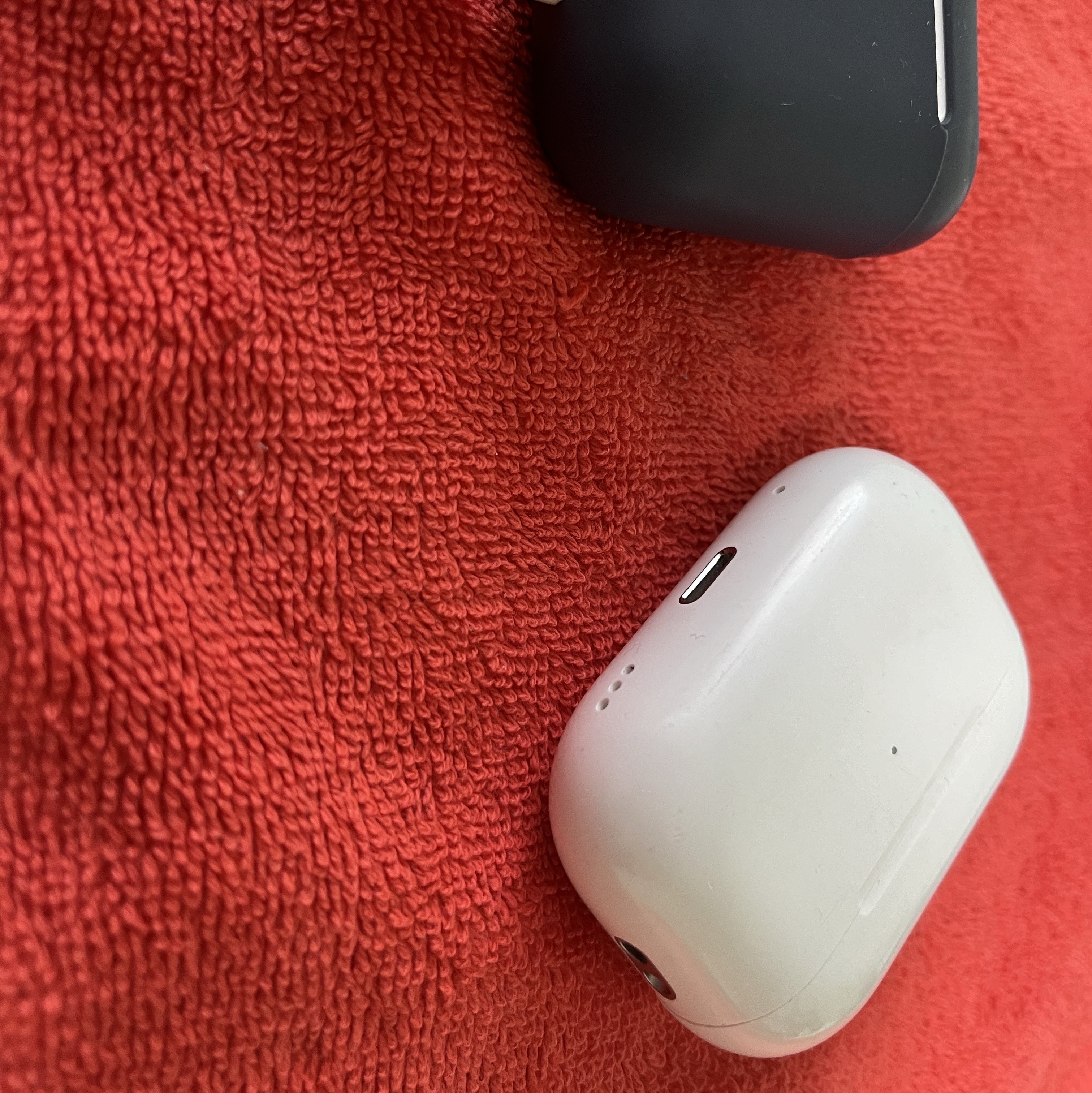 Apple AirPods 2nd Gen (Korean Ver.), Apple Airpods Pro 2nd Gen with MagSafe Charging Case USB C (Korean Ver.) 착용 스타일