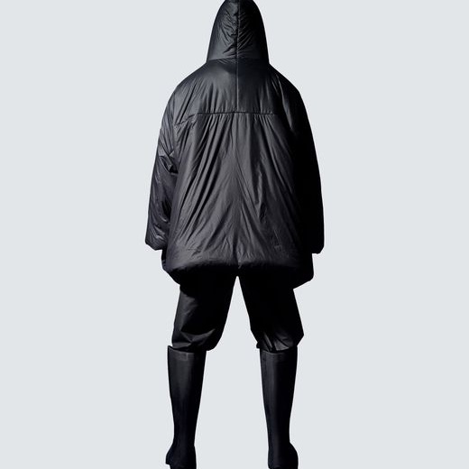 Yeezy Gap Engineered By Balenciaga T-Cut Puffer Parka Black 착용 스타일 - 2