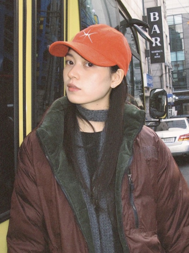 Yunse Hatch Corduroy Cap Navy 착용 스타일 - 2