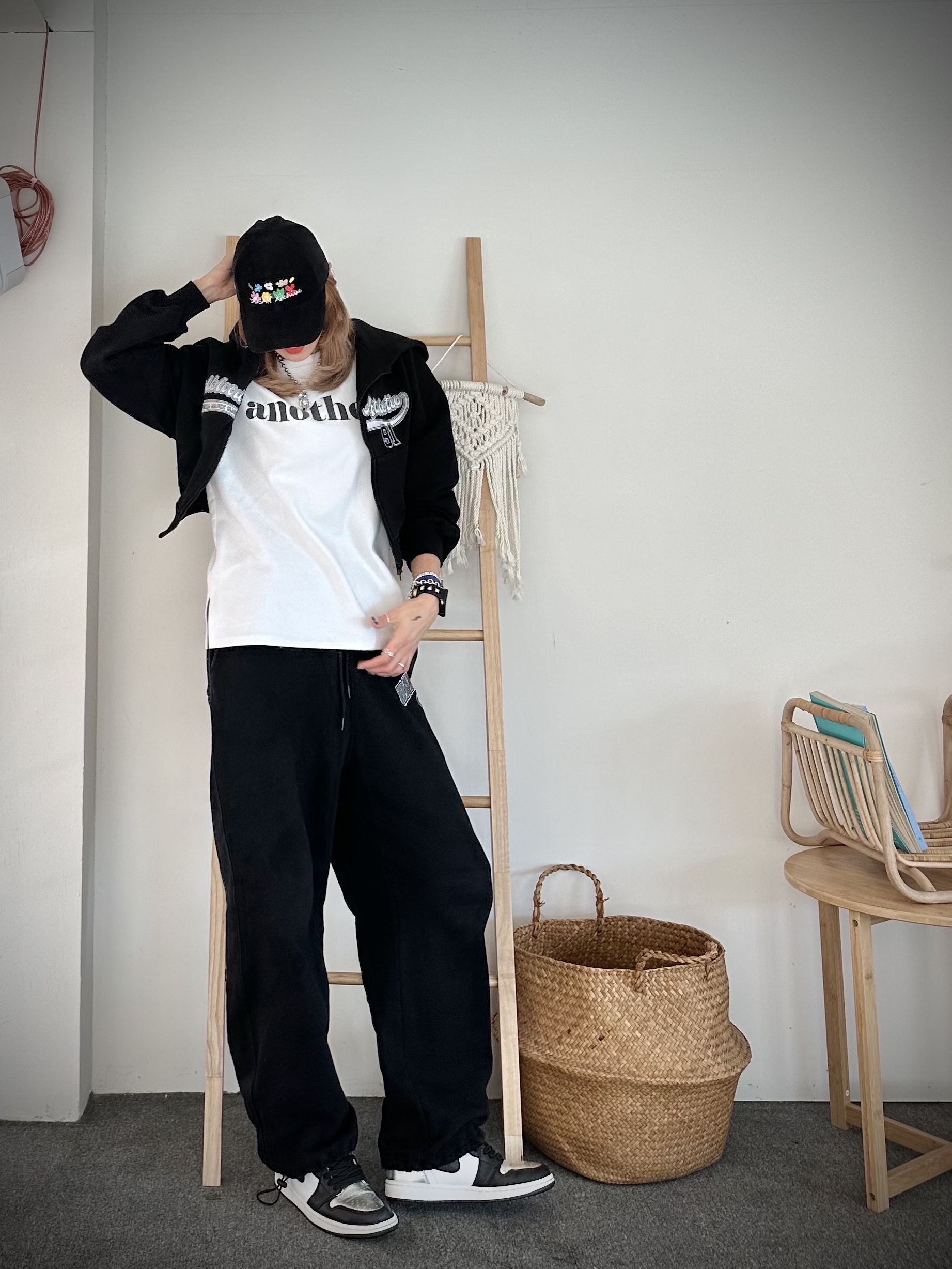 (W) Jordan 1 Retro High OG Silver Toe 착용 스타일 - 2