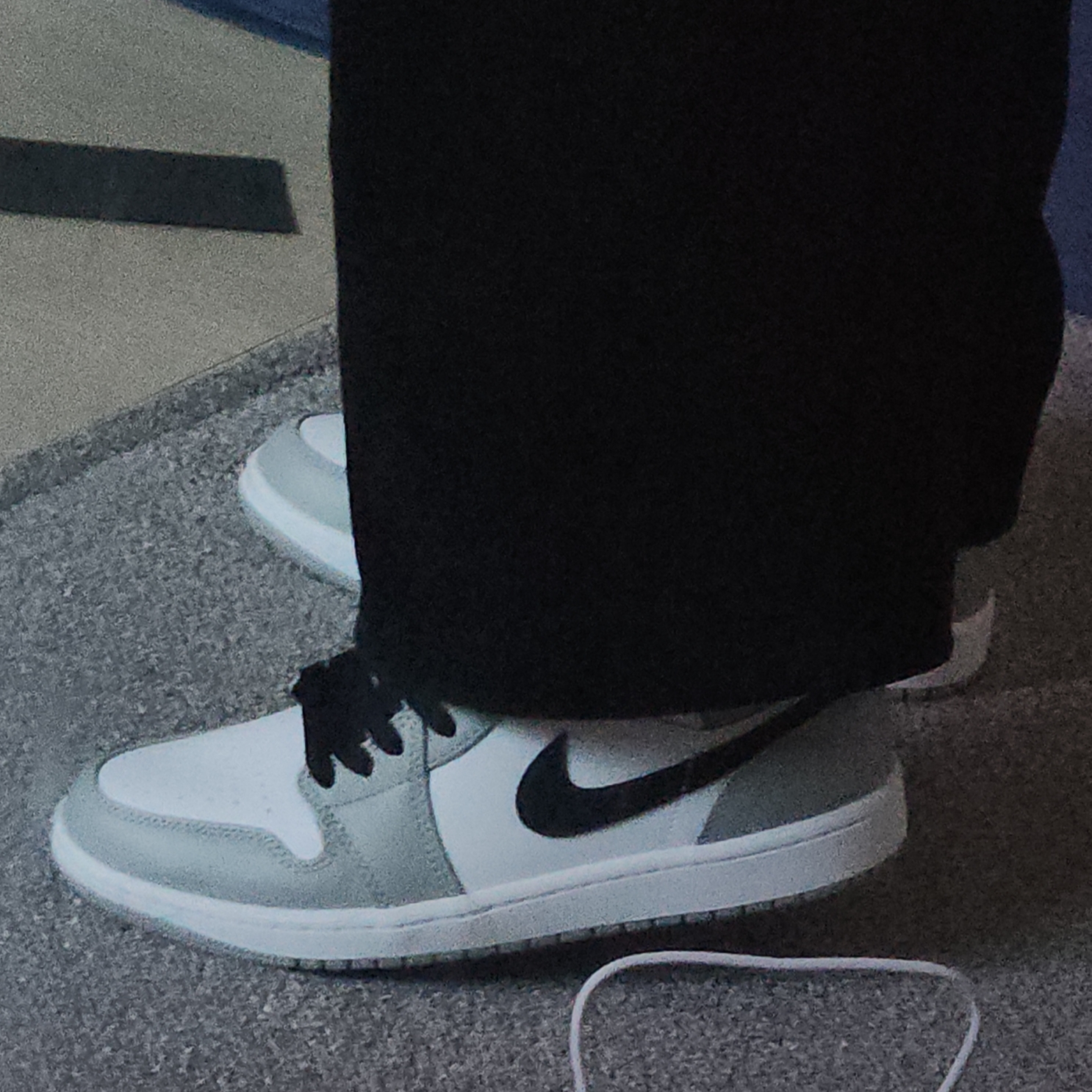Jordan 1 Mid Light Smoke Grey 착용 스타일