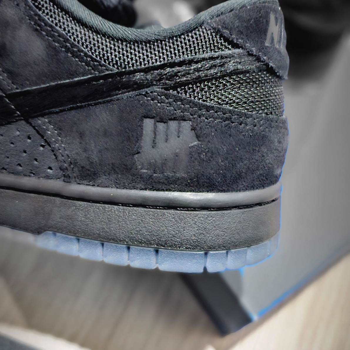 Nike x Undefeated Dunk Low SP 5 On It Black 착용 스타일 - 1