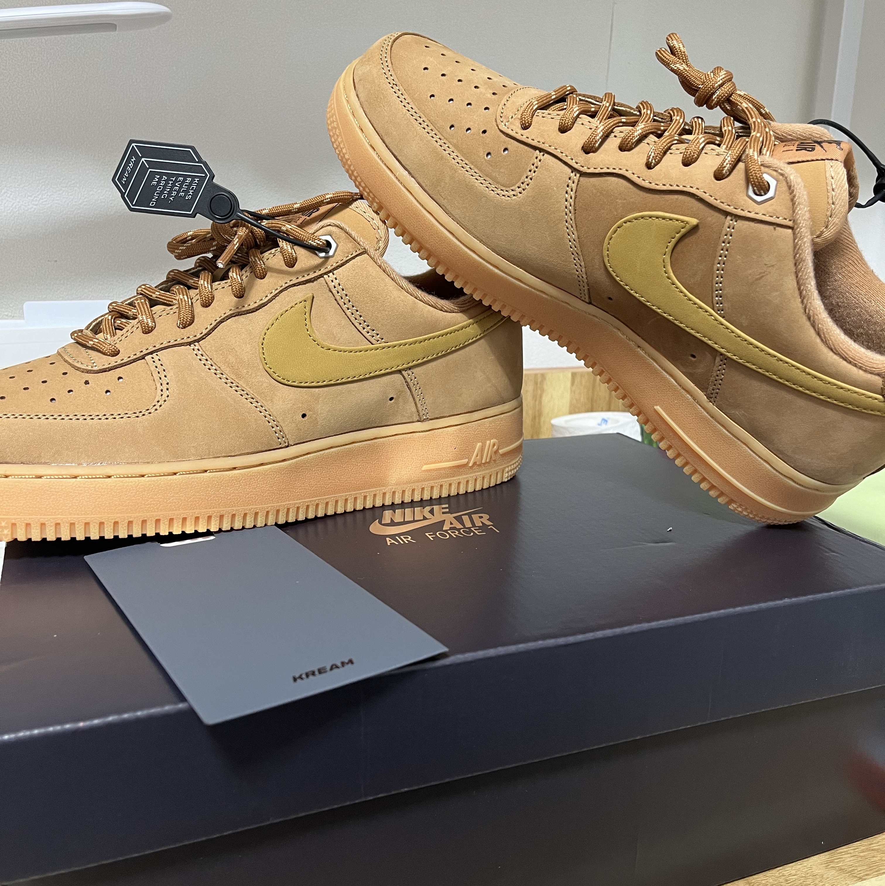 Nike Air Force 1 '07 WB Flax 착용 스타일