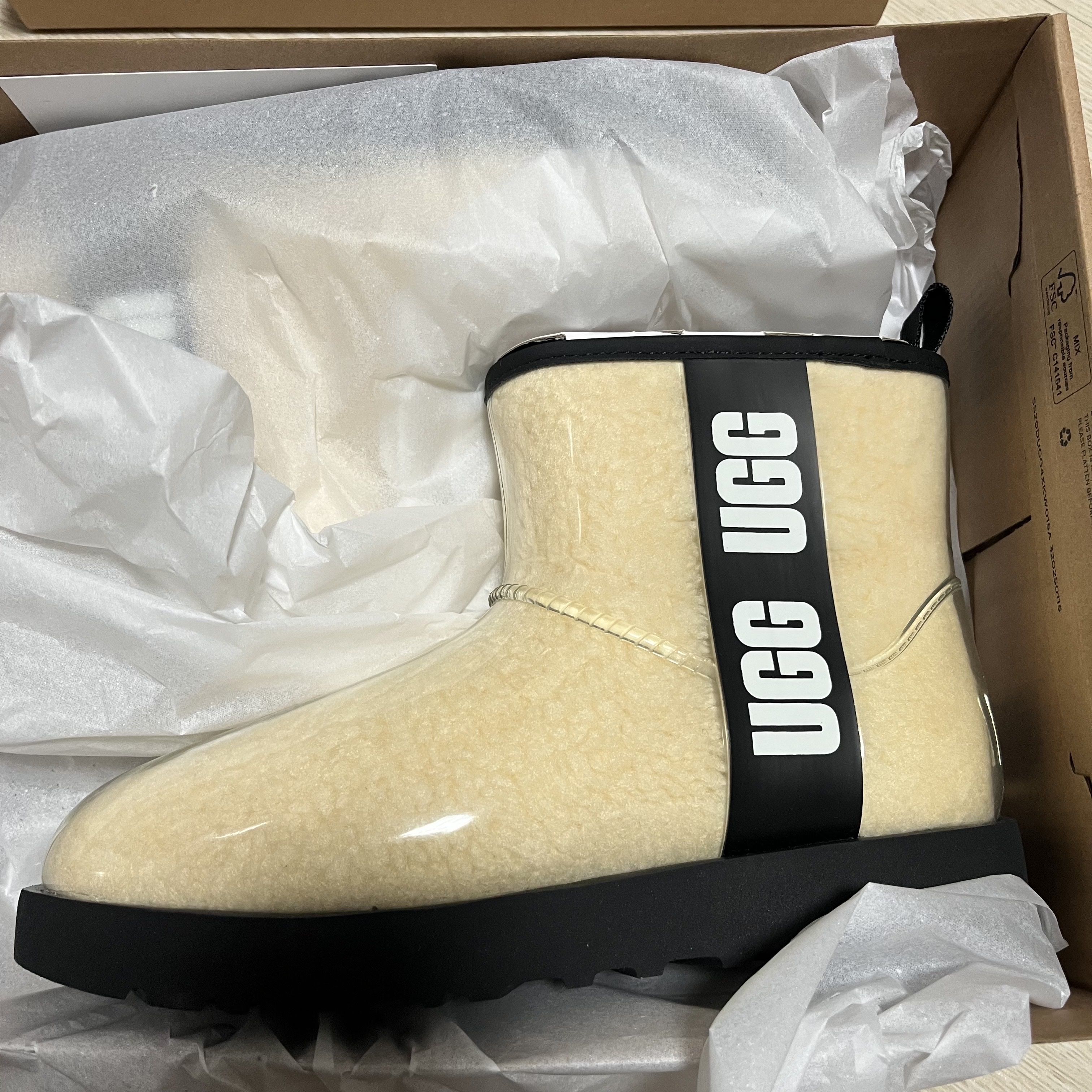 (W) UGG Classic Clear Mini Boots Natural Black 착용 스타일