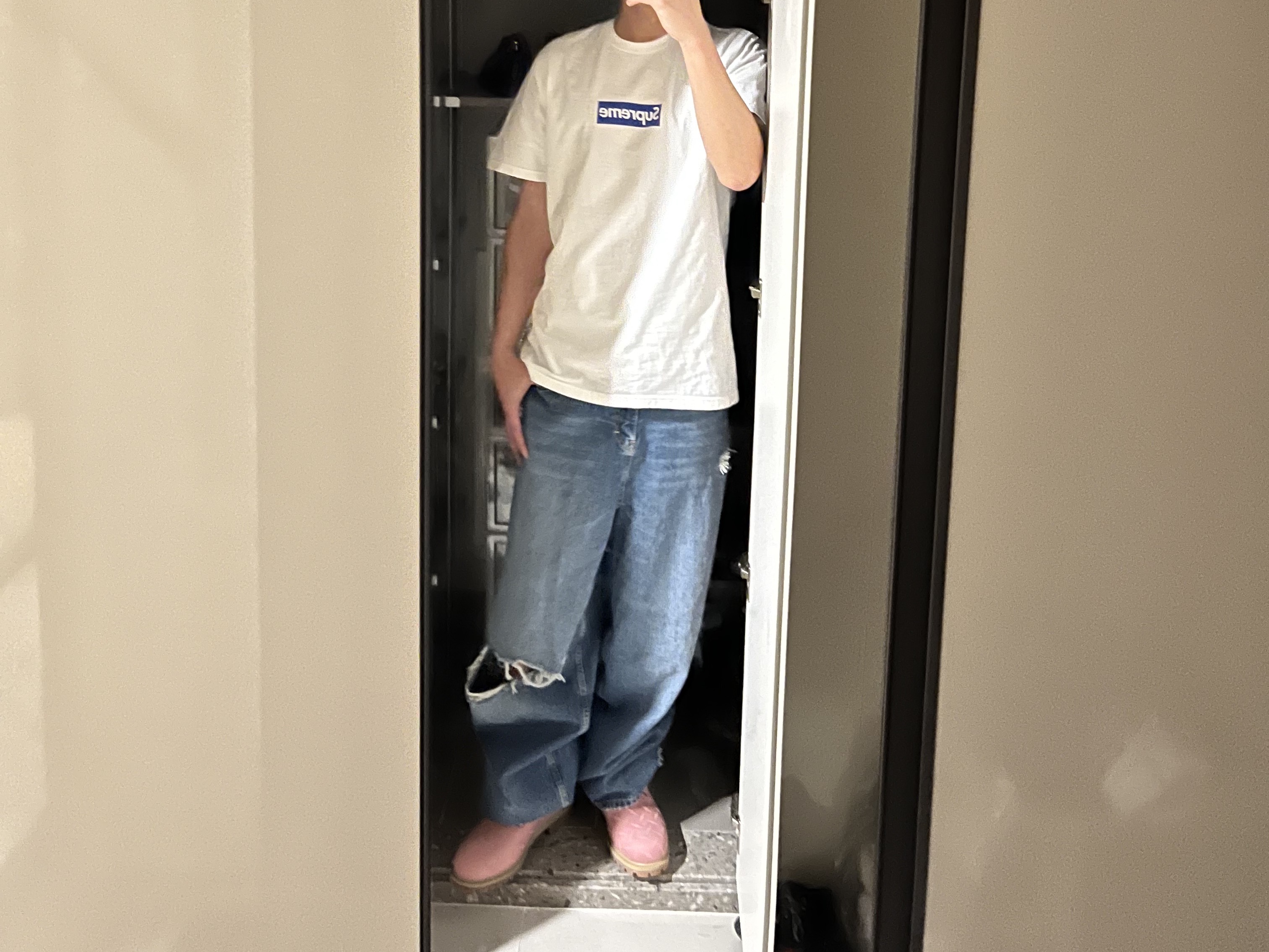 Zara x Harry Lambert Wide Fit Jeans Blue, Supreme Seoul Box Logo T-Shirt White - 23FW 착용 스타일
