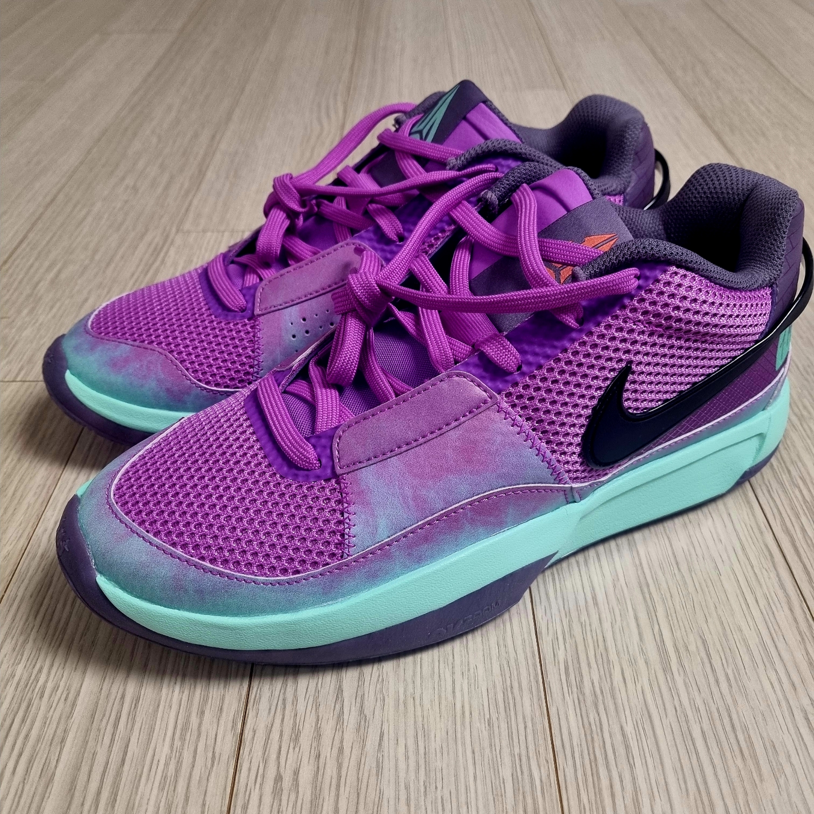 Nike Ja 1 Xmas EP Fuchsia Dream Emerald Rise 착용 스타일 - 2