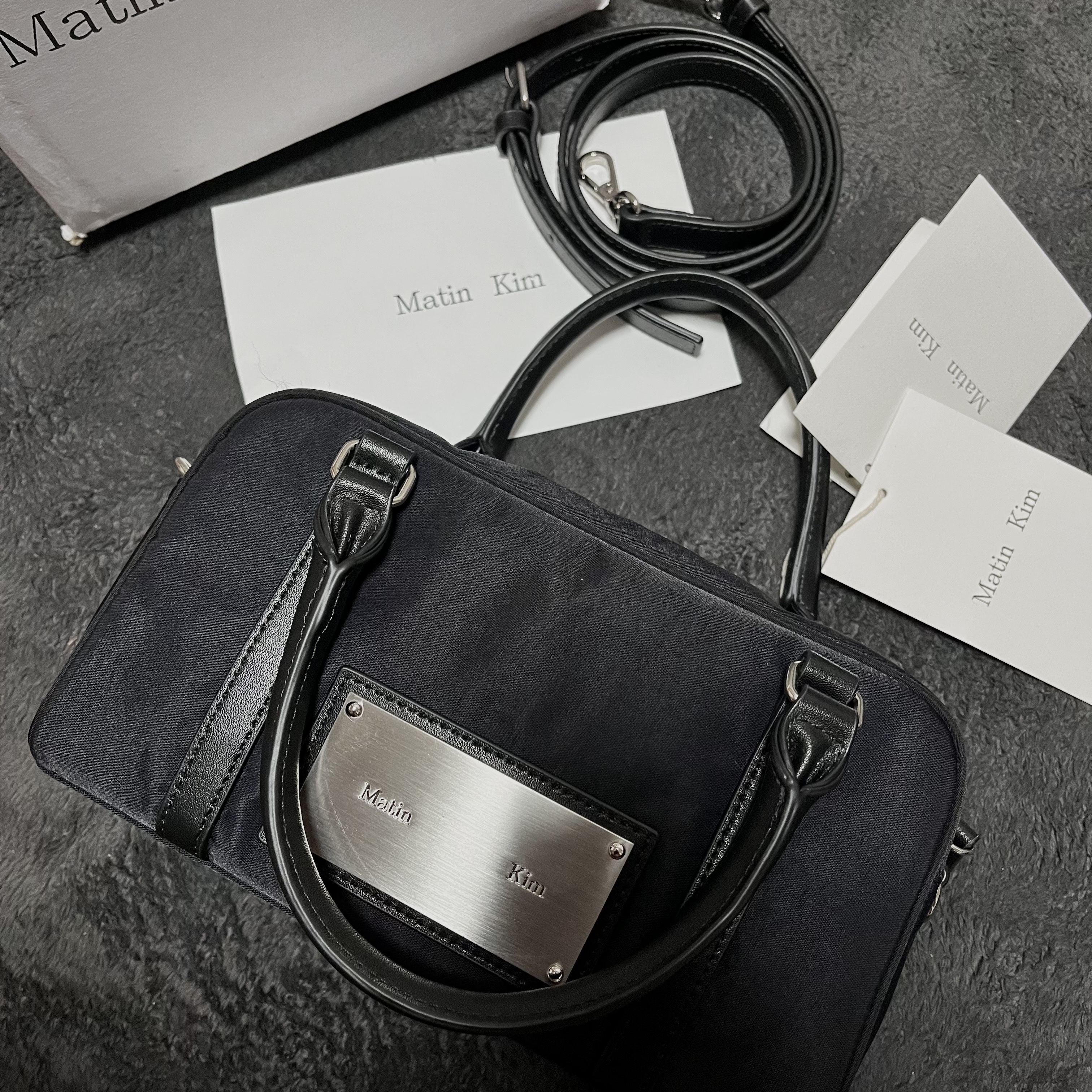Matin Kim Baby Sporty Tote Bag Black 착용 스타일