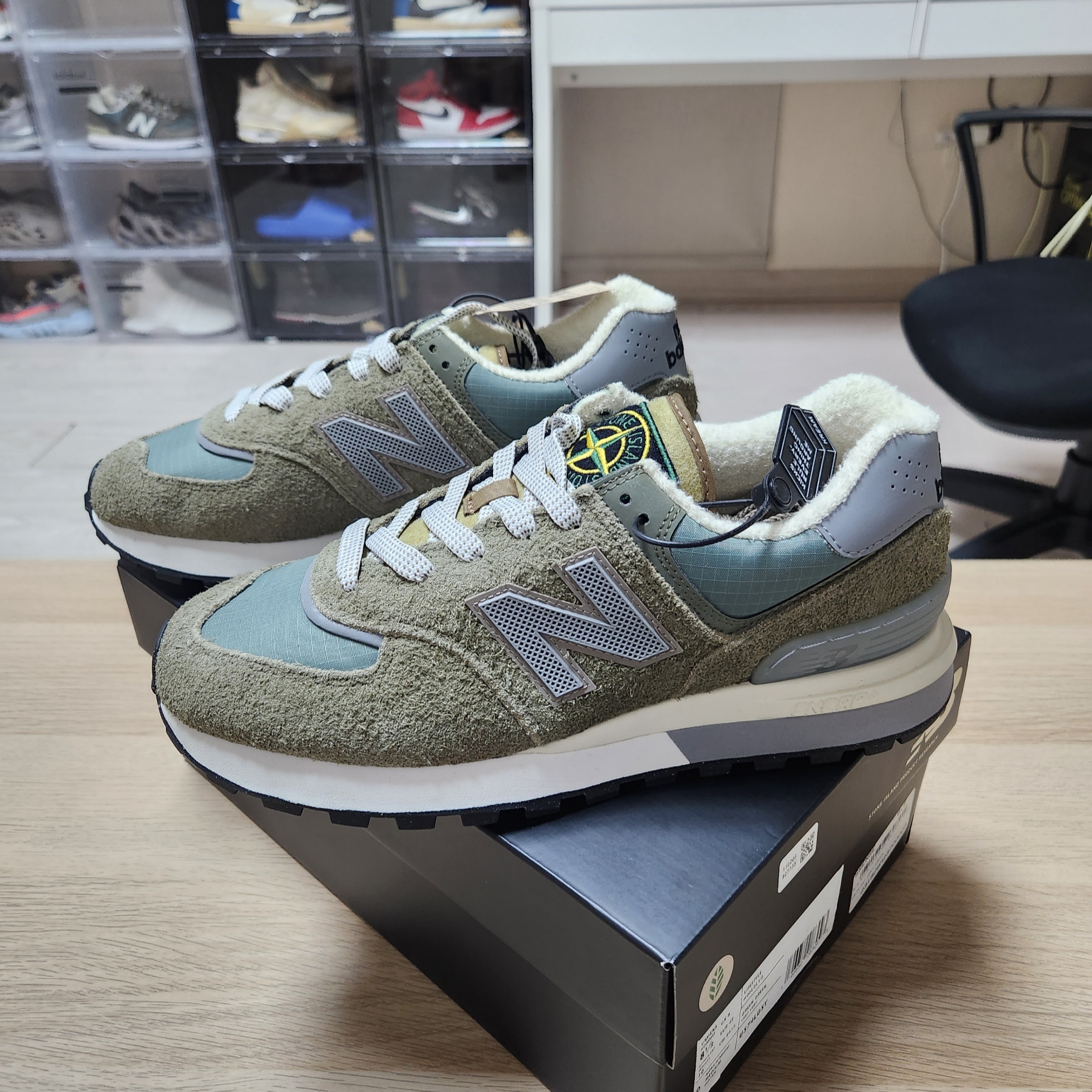 New Balance x Stone Island 574 Legacy Green 착용 스타일 - 2
