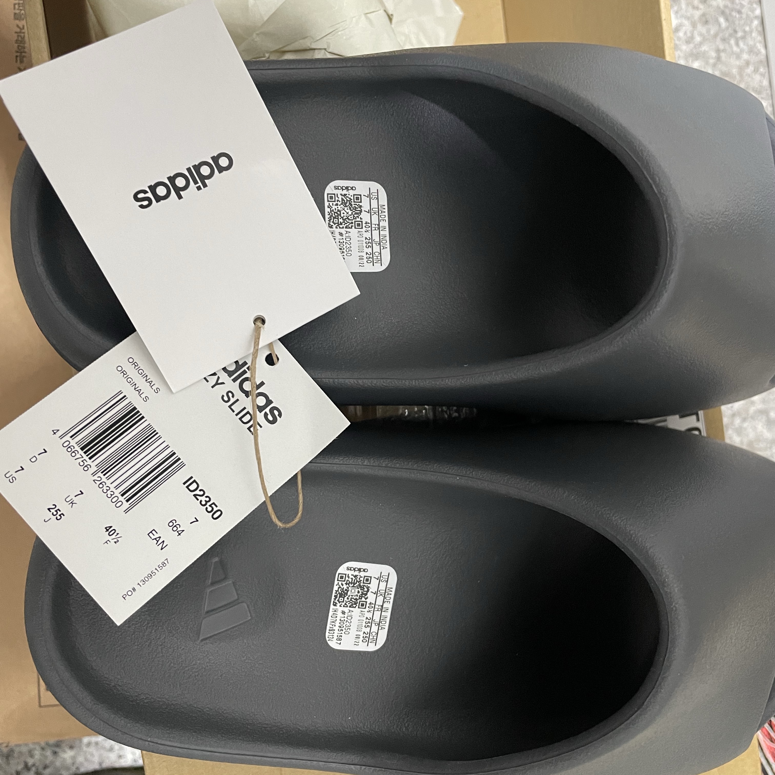 Adidas Yeezy Slide Slate Grey 착용 스타일