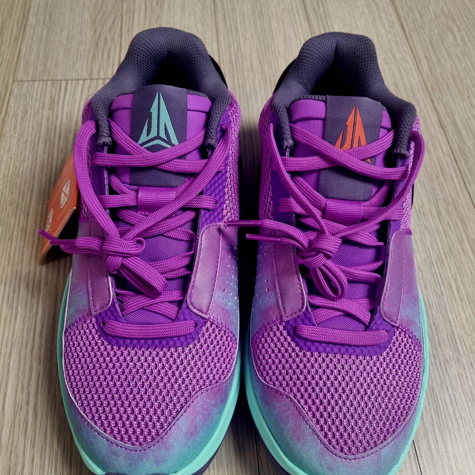 Nike Ja 1 Xmas EP Fuchsia Dream Emerald Rise 착용 스타일 - 4