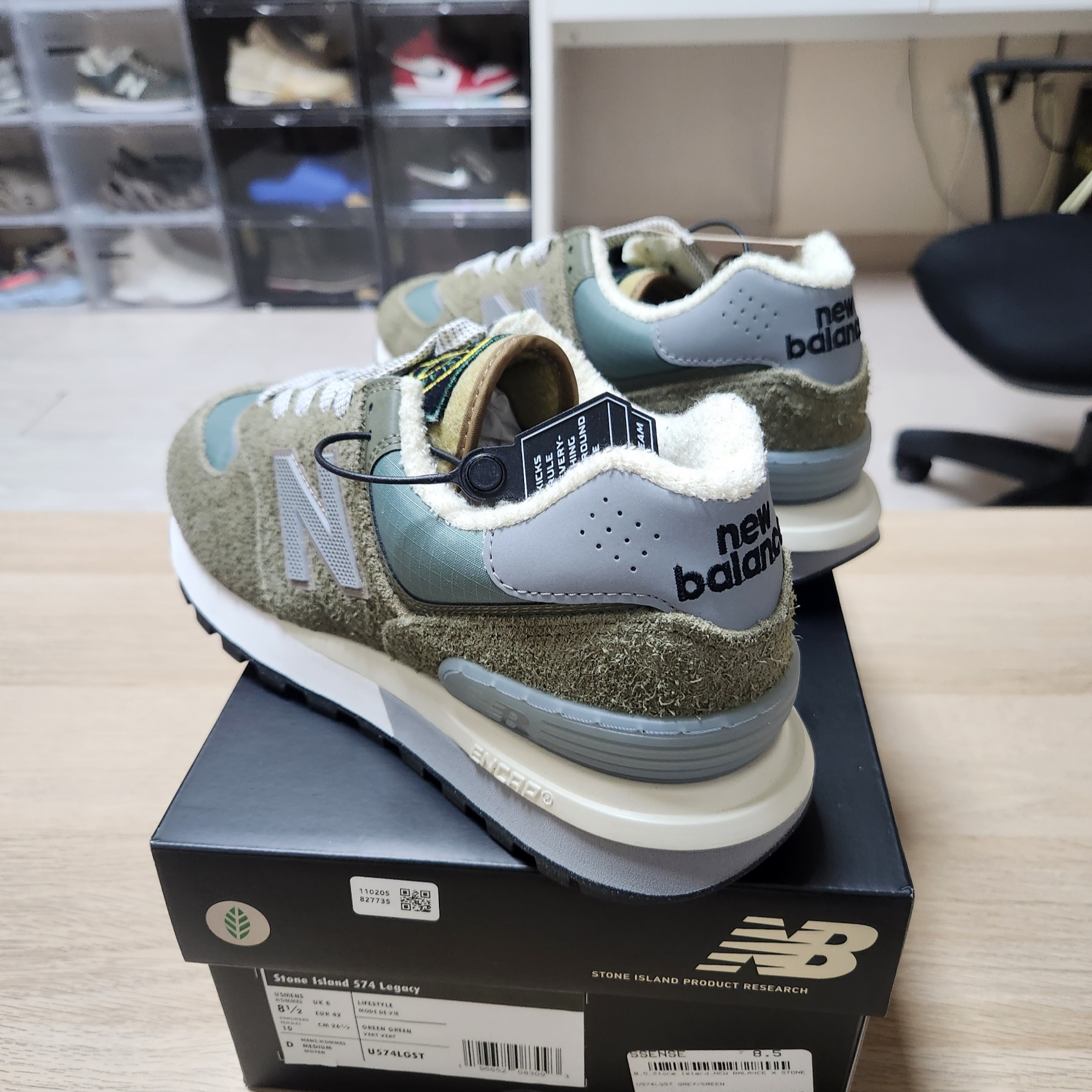 New Balance x Stone Island 574 Legacy Green 착용 스타일 - 3