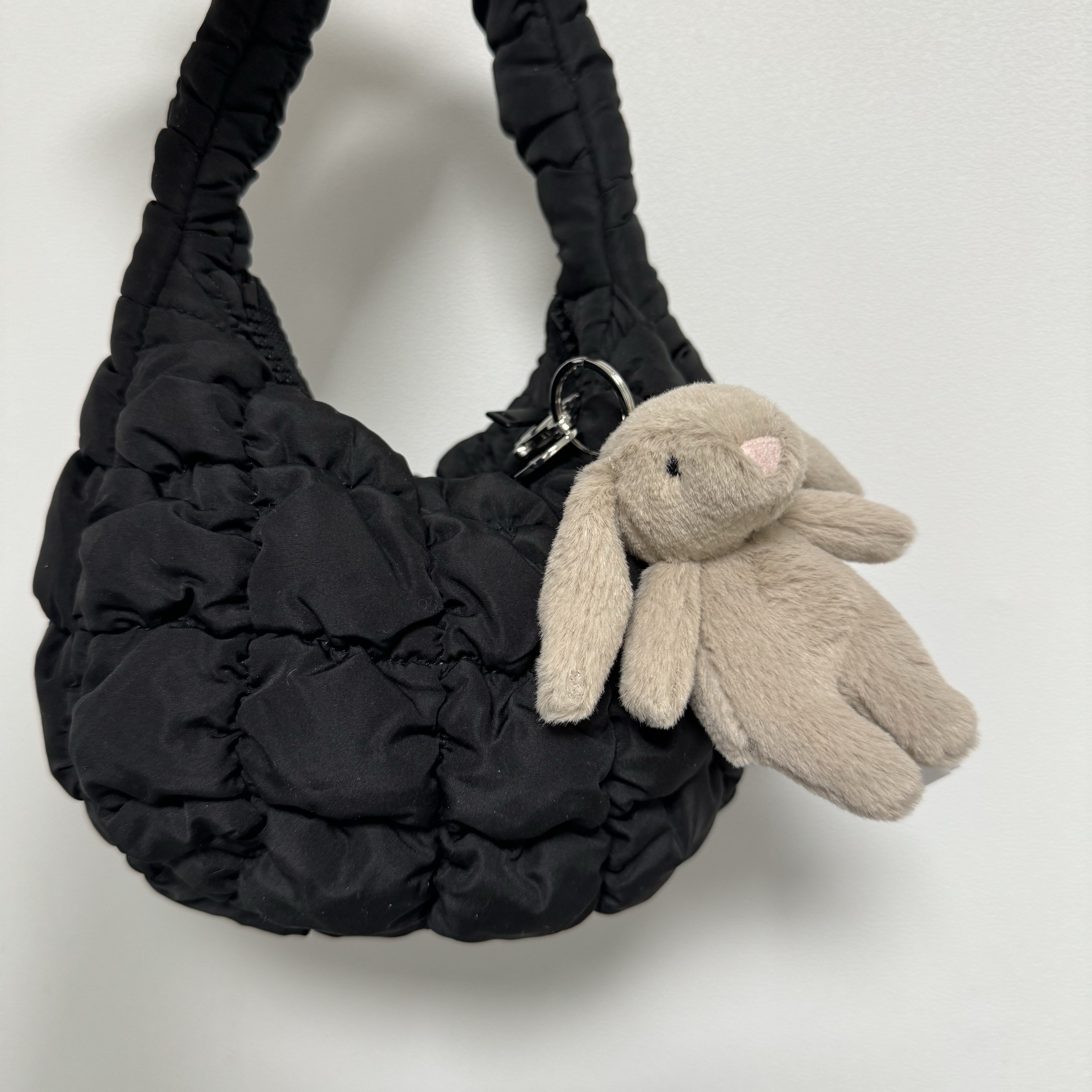 Jellycat Bashful Bunny Bag Charm Beige 착용 스타일 - 2