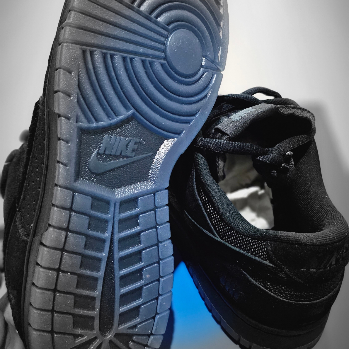 Nike x Undefeated Dunk Low SP 5 On It Black 착용 스타일 - 5