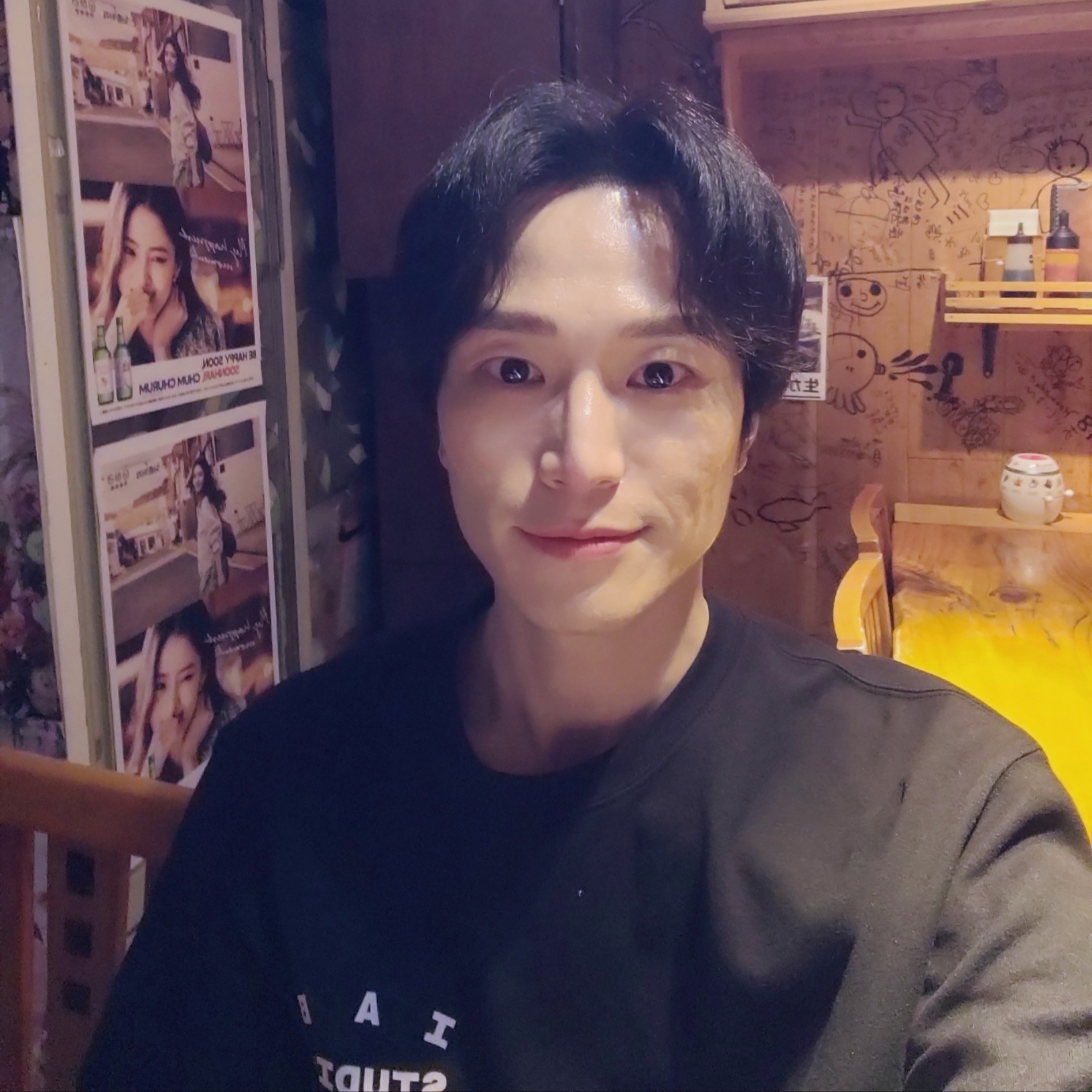 IAB Studio 10th Anniversary T-Shirt Black 착용 스타일
