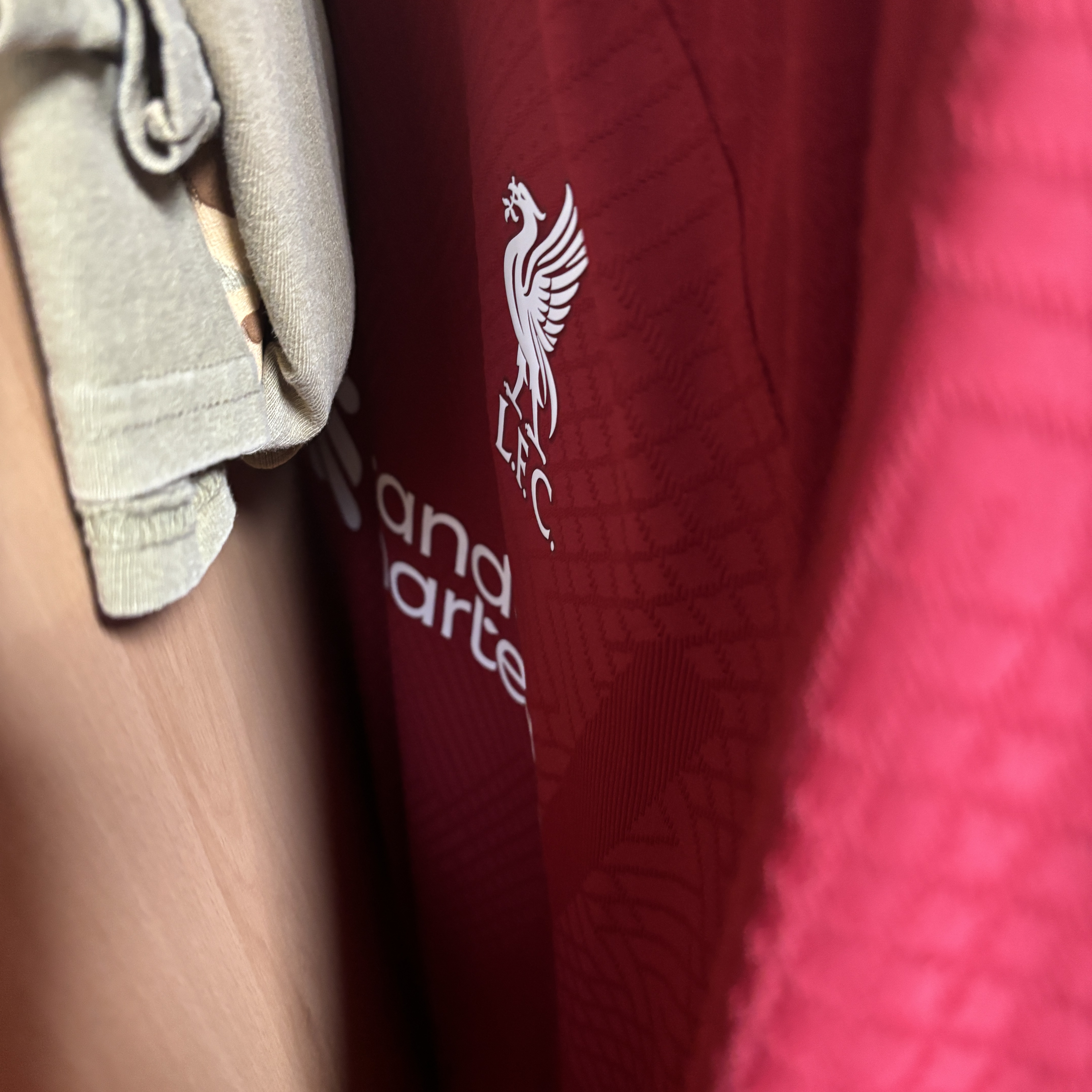 Nike Liverpool FC 2022/23 ADV Match Home Dri-Fit Jersey Red (Non Marking Ver.) 착용 스타일