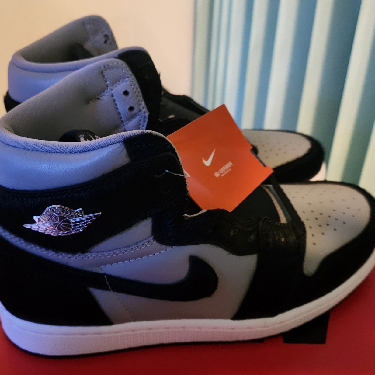 (W) Jordan 1 Retro High OG Medium Grey 착용 스타일 - 4