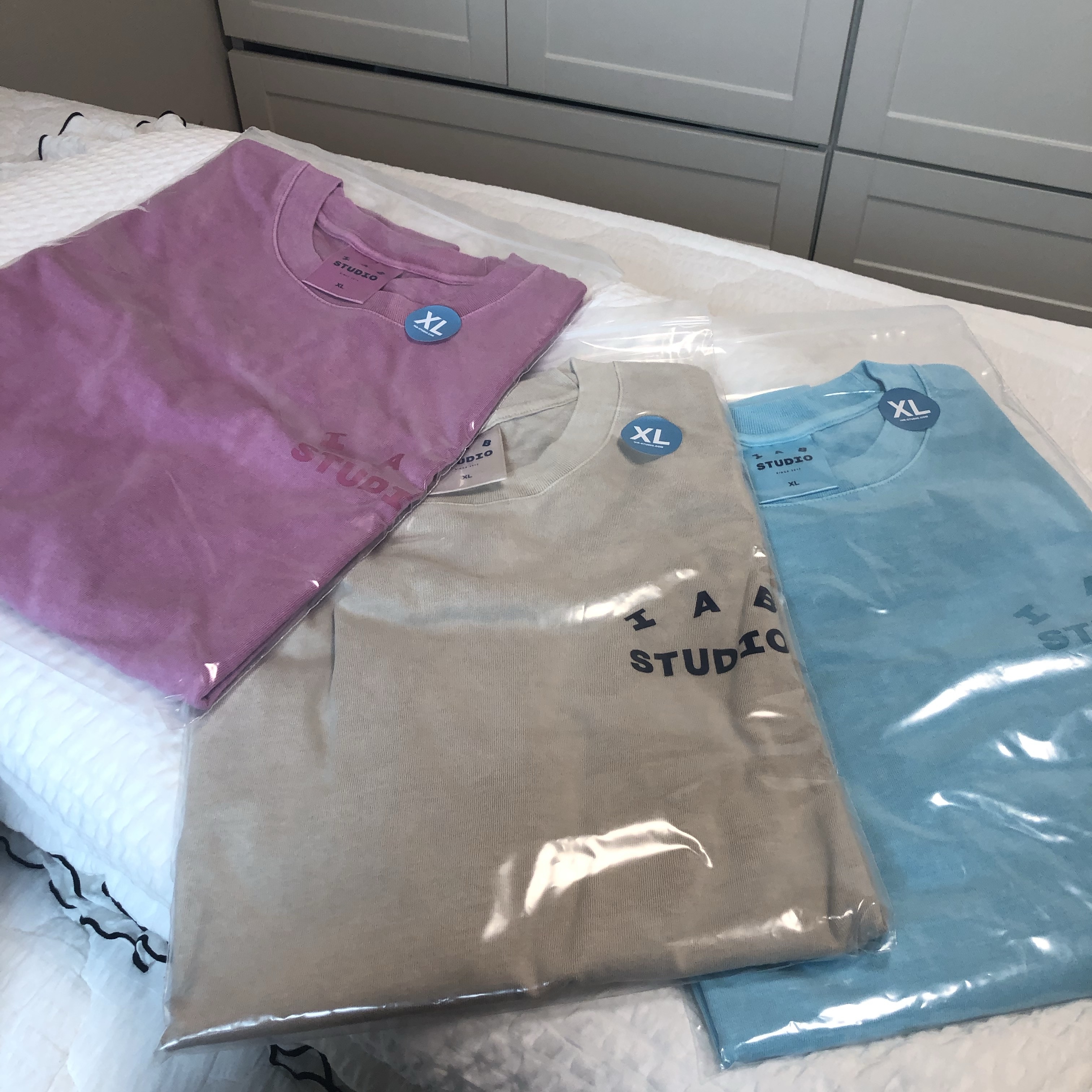 IAB Studio Pigment T-Shirt Magenta, IAB Studio Pigment T-Shirt Cyan 착용 스타일