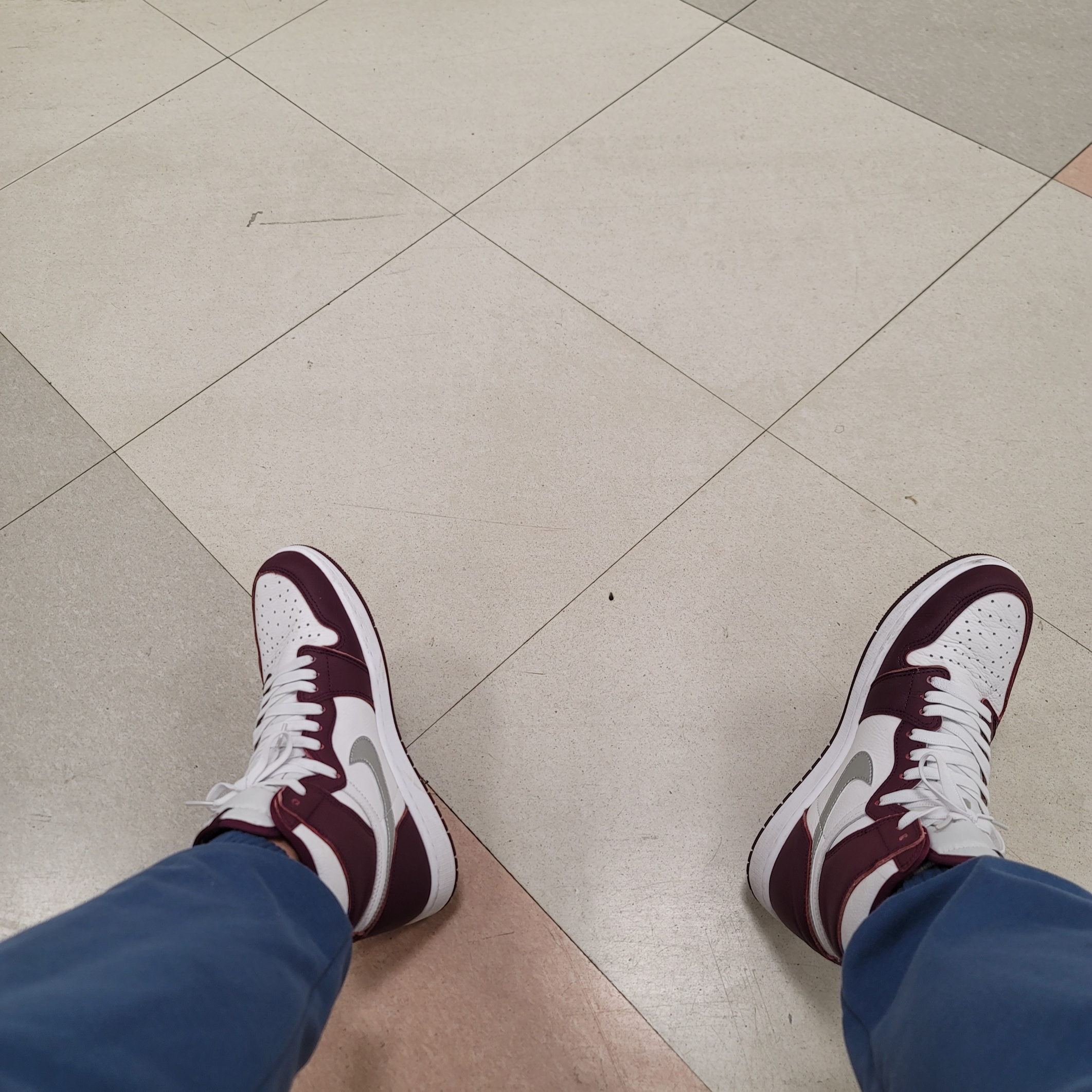 Jordan 1 Retro High OG Bordeaux 착용 스타일 - 1