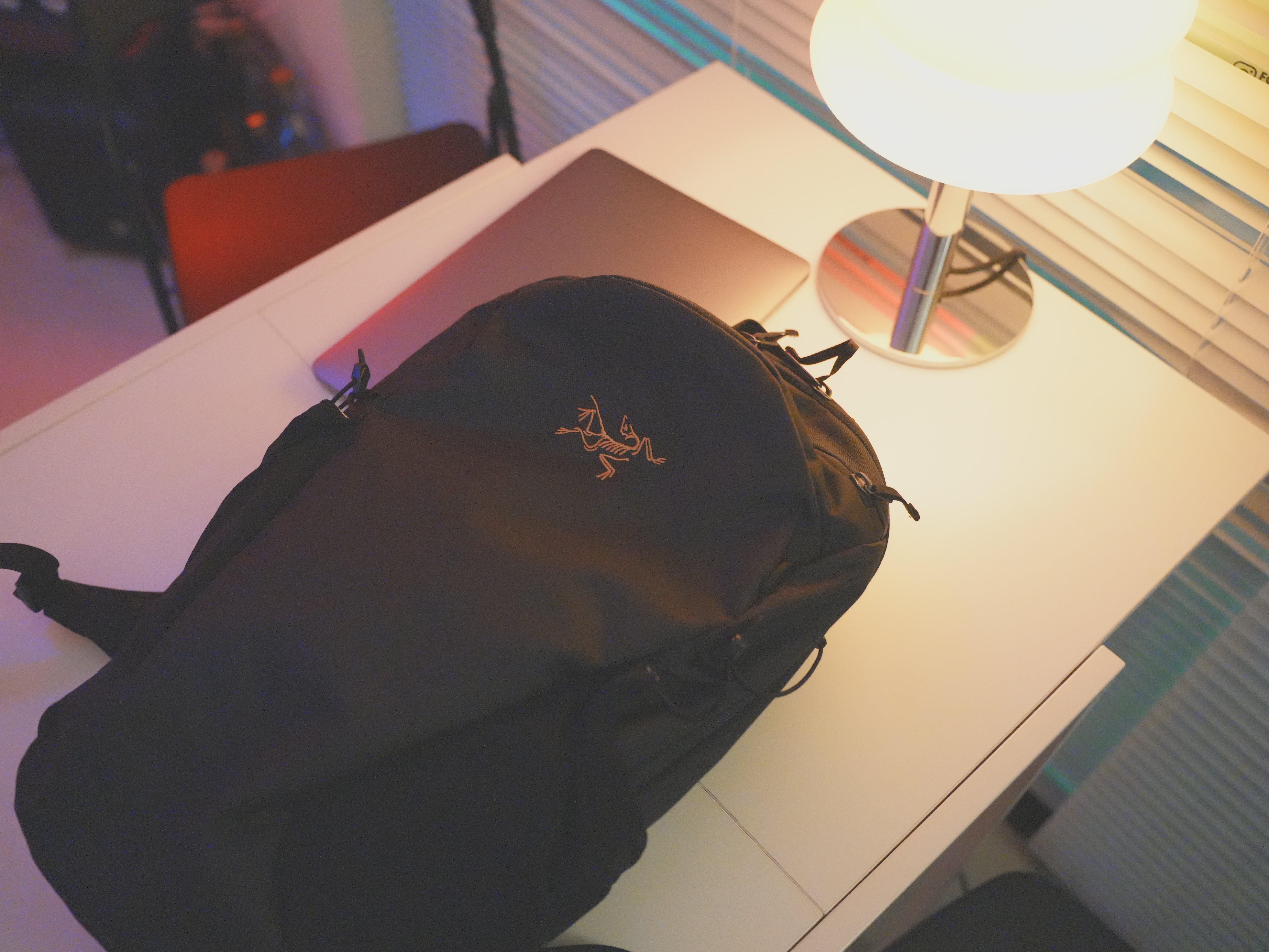 Arc'teryx Mantis 16 Backpack Black 착용 스타일 - 1