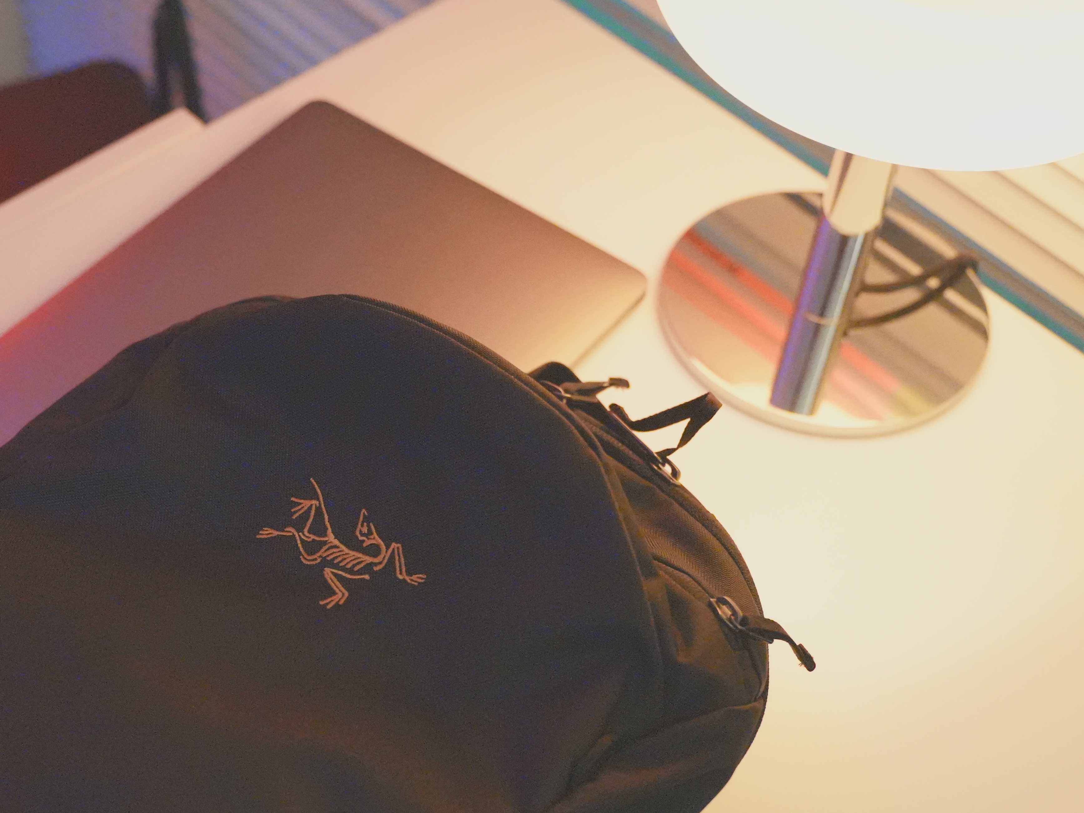 Arc'teryx Mantis 16 Backpack Black 착용 스타일 - 3