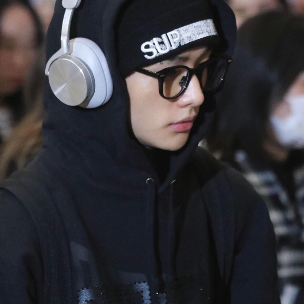 Supreme Rhinestone Shadow Hooded Sweatshirt Black - 22FW 착용 스타일 - 2