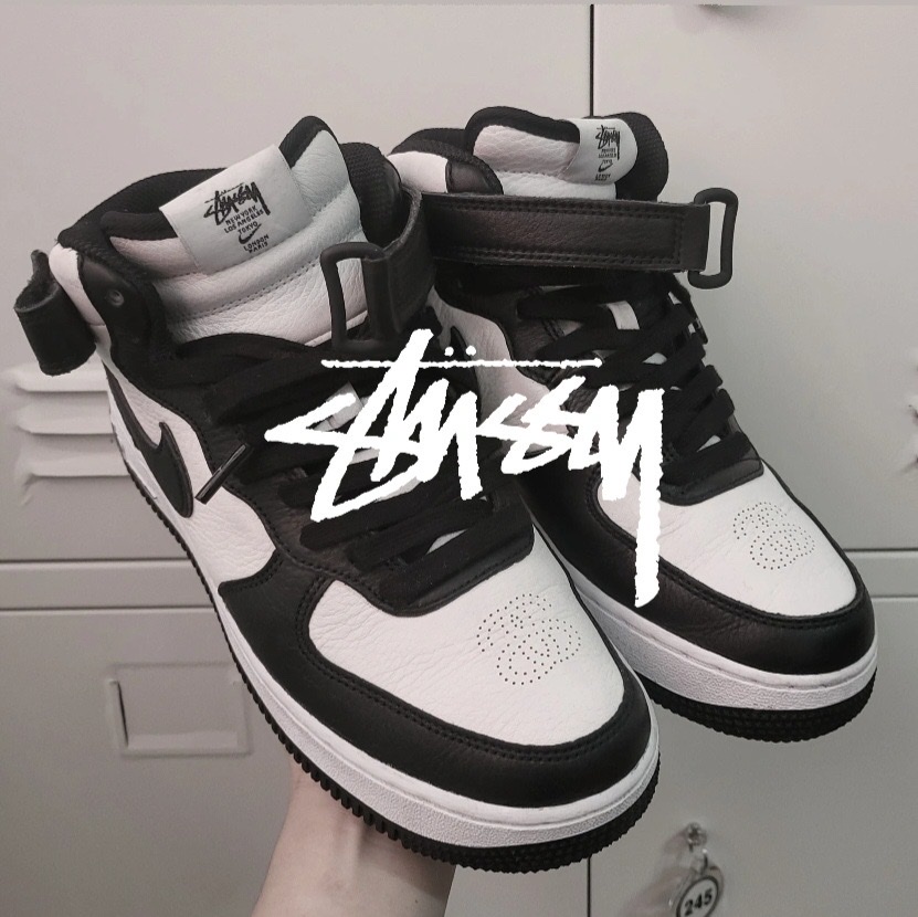 Nike x Stussy Air Force 1 '07 Mid SP Black and Light Bone 착용 스타일