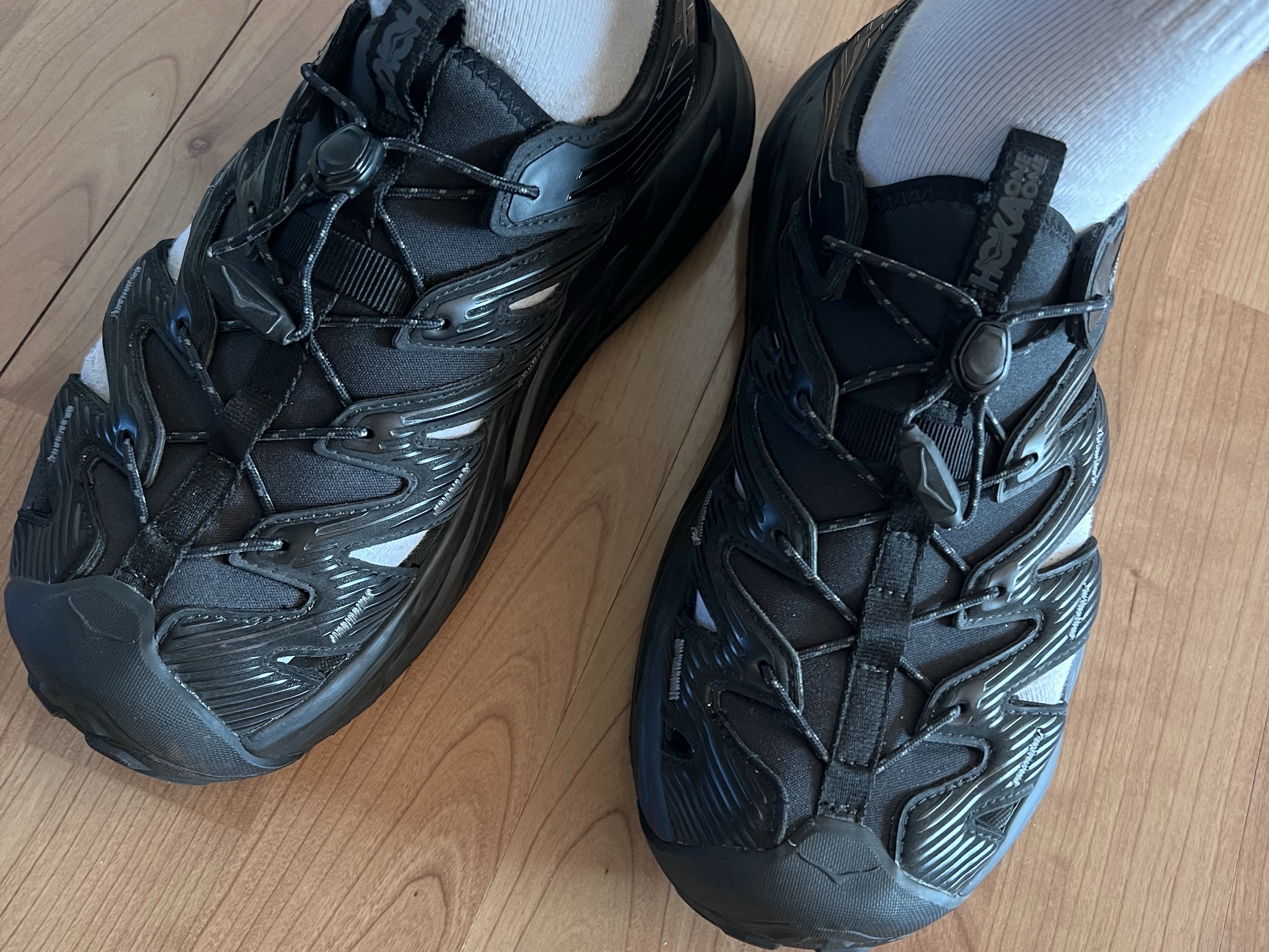 Hoka Hopara Black 착용 스타일