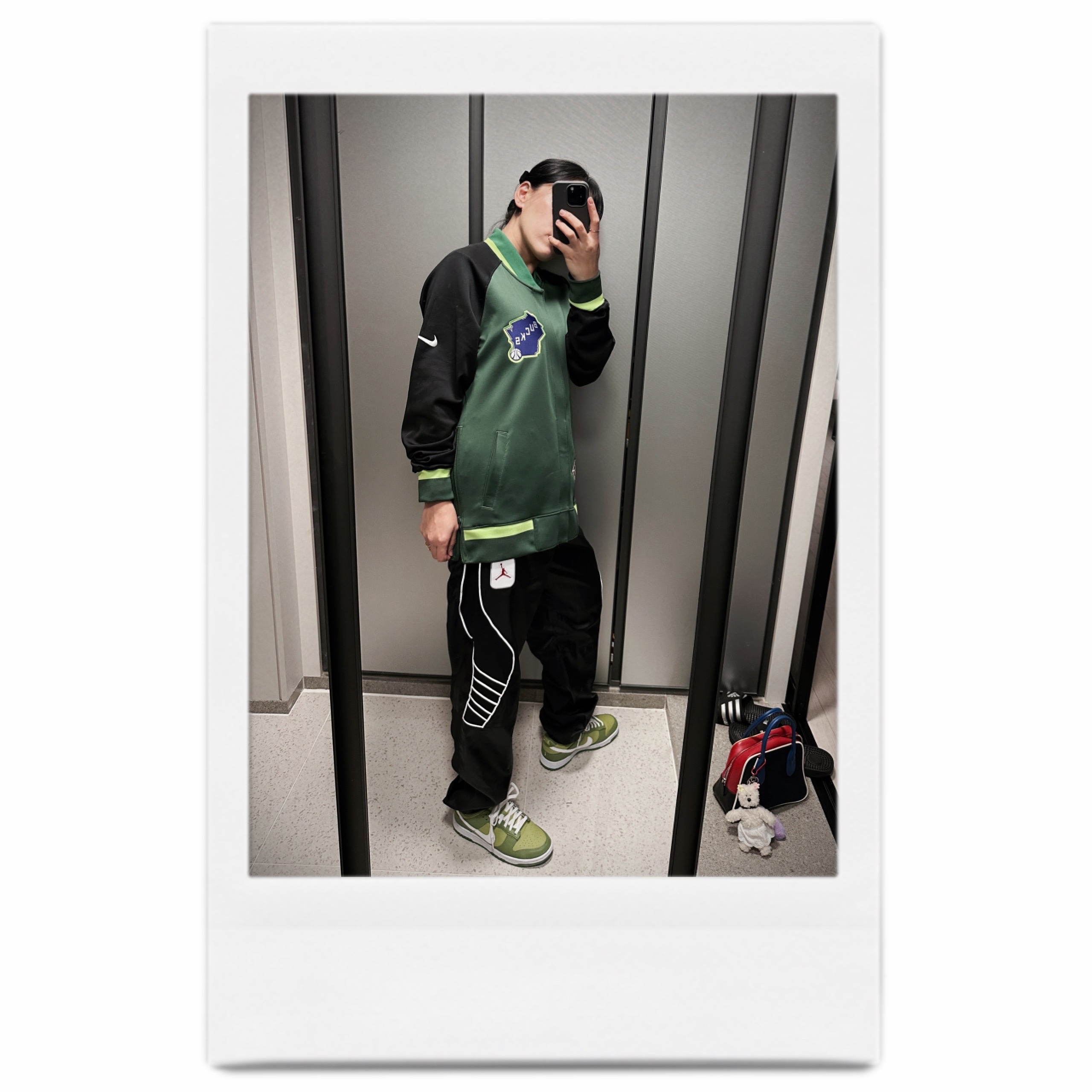 Nike Dunk Low Retro Vivid Green 착용 스타일 - 2